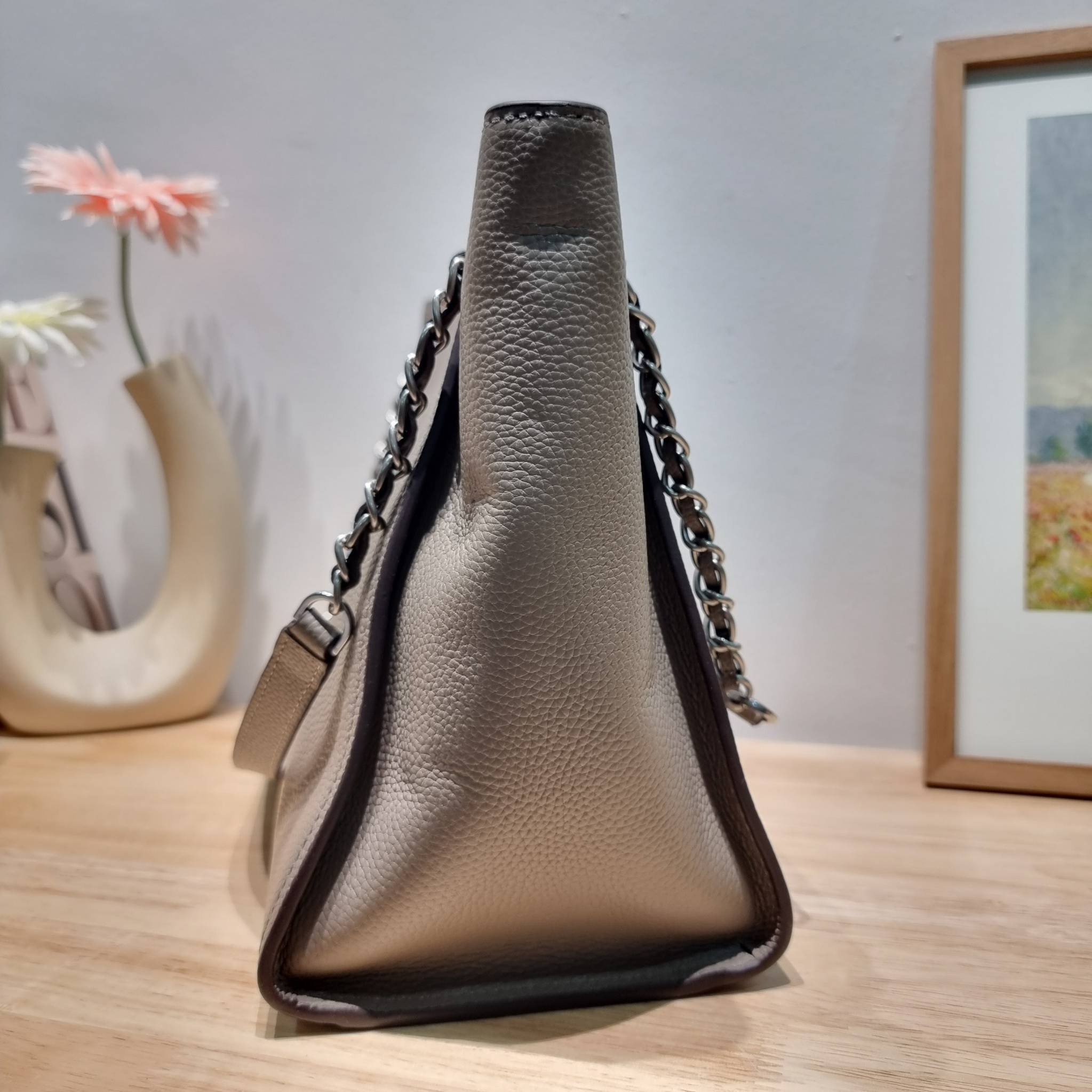 TORY BURCH BRITTEN SMALL SLOUCHY TOTE / TORY TOTE BAG / TORY BAG พร้อมส่ง กระเป๋าสะพายตัวแม่ รุ่น top ที่สวยดูแพง ใช้งานสะดวกมาก ดีไซน์ออกมาได้เรียบหรู ผู้ดี