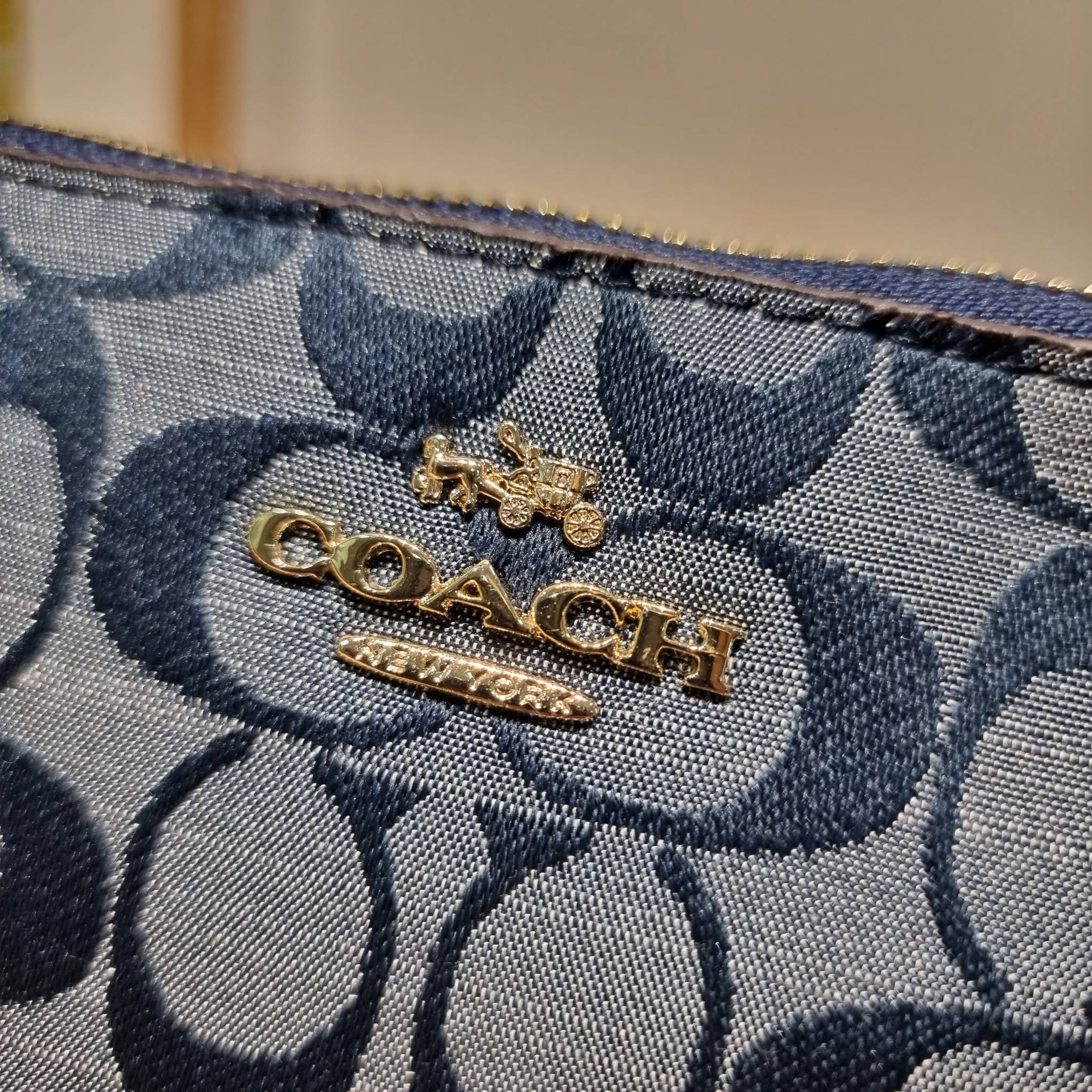 COACH NOLITA 19 IN SIGNATURE CHAMBRAY CH149 พร้อมส่ง คอลเลคชั่นใหม่ น่ารักน่าใช้ ในสไตล์คลาสสิค กระเป๋าทรงพอชขนาดมินิ ที่สามารถสะพายไหล่ และกึ่งคล้องมือใช้ได้ 2 สไตล์