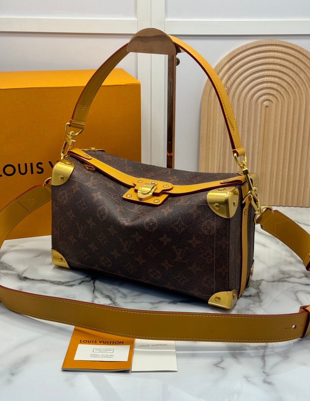 TOP ORI | LV Soul Trunk East West / lvpetite เกรดท็อปออริ เกรดดีสุด หนังแท้ สุดยอดกระเป๋าไอโคนิคสวยทรงเสน่ห์ รูปทรงกล่องปรับดีไซน์ยาวกว่าเดิม โดดเด่นด้วยหมุดเข้ามุม พร้อมตอบรับได้ทุกลุค ทุกสไตล์ไปเลยจ้า