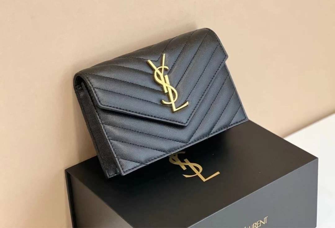 VIP 🥂 YSL WOC 8" YVES Saint Laurent Chain Wallet Envelope Woc Monogram Black Leather Cross Body Bag กระเป๋าเงิน wallet on chain ที่มาพร้อมสายสะพายแบบโซ่ ขนาด 8” งานหนังสวยติดโลโก้ YSL มีทั้งอะไหล่เงิน ทอง และดำ ด้านในมีช่องซิป และช่องใส่การ์ด