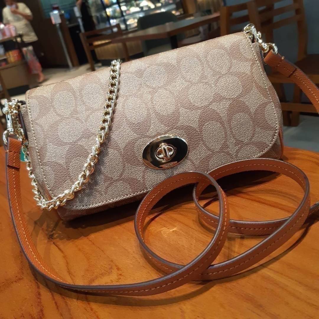 COACH F34615 MINI RUBY CROSSBODY IN SIGNATURE CANVAS ไอเท็มหายาก!! Best seller!! ยกให้น้องเลย!! 👍🎊👍💥 กระเป๋าสะพายข้างรูบี้ ทรงกะทัดรัด ไซส์กำลังดี ดีไซน์เรียบหรูในความเป็นเอกลักษณ์โค้ช ใช้งานง่าย สะดวก วัสดุหนังแคนวาสเคลือบ