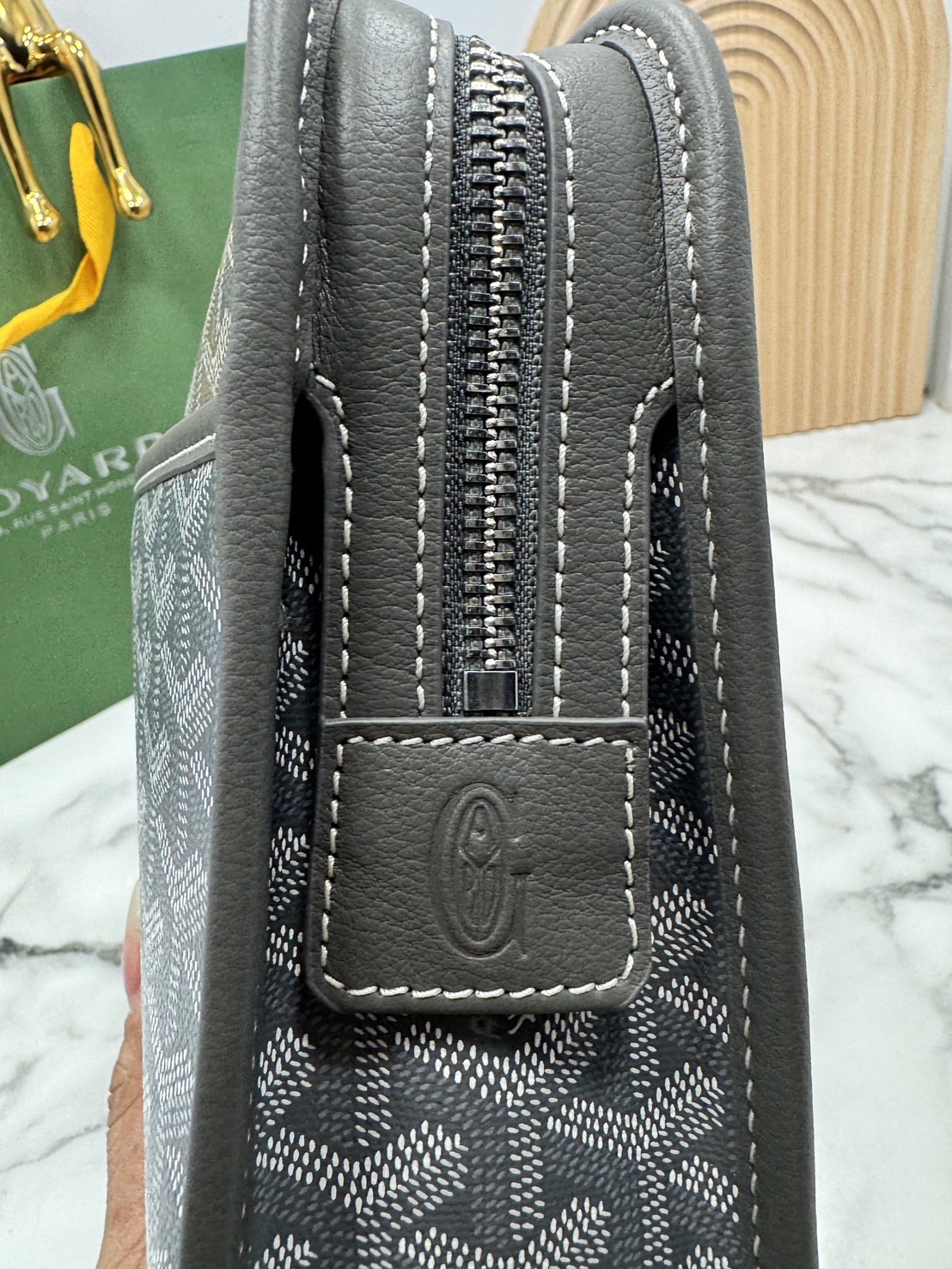 ORI หนังแท้ | Goyard Jouvence MM Toiletry Bag / Goyard Clutch bag กระเป๋าทรงคลัชกะทัดรัด เหมาะสำหรับการเก็บของในแนวตั้งและป้องกันการหกหรือรั่วไหล แคนวาสทำความสะอาดง่าย