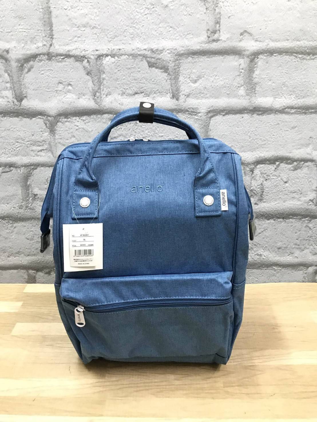 Anello Mottled Polyester Mini Backpack เป้แบรนด์ดังแห่งปี วัสดุ poleyester canvas เนื้อผ้าเรียบหรู และทันสมัย ดีเทลคล้ายรุ่น original ต่างตรงที่ด้านหน้าเป็นงานปักโลโก้สวยงาม และหัวซิป สกรีนโลโก้แบรนด์สีสันเข้ากับตัวกระเป๋า รุ่นชน shop มีหลากสีให้เลือกสรรค