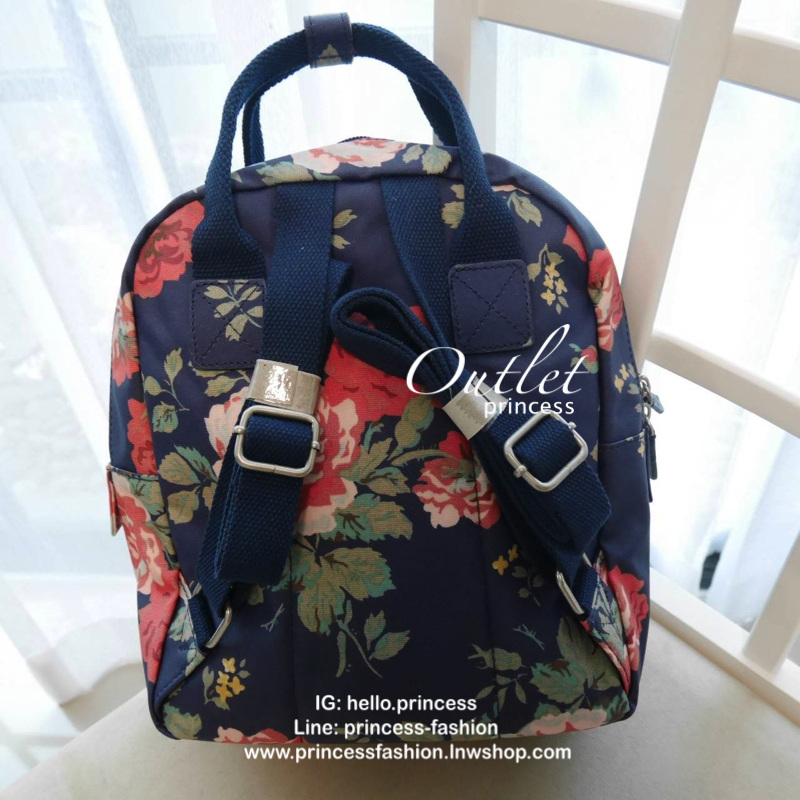 กระเป๋าเป้สไตล์วินเทจแบรนด์ดัง CATH KIDSTON MINI BACKPACK กระเป๋าสะพายเป้รุ่นมินิ วัสดุ PVCกันน้ำ สามารถเช็ดทำความสะอาดได้ เปิดปิดด้วยซิปสะดวกใช้ ด้านหน้าประดับโลโก้ cath Kidston พร้อมช่องซิปด้านนอกใส่กระเป๋าสตางค์ มือถือได้ ด้านในมีช่องซิป สามารถใส่ipad 