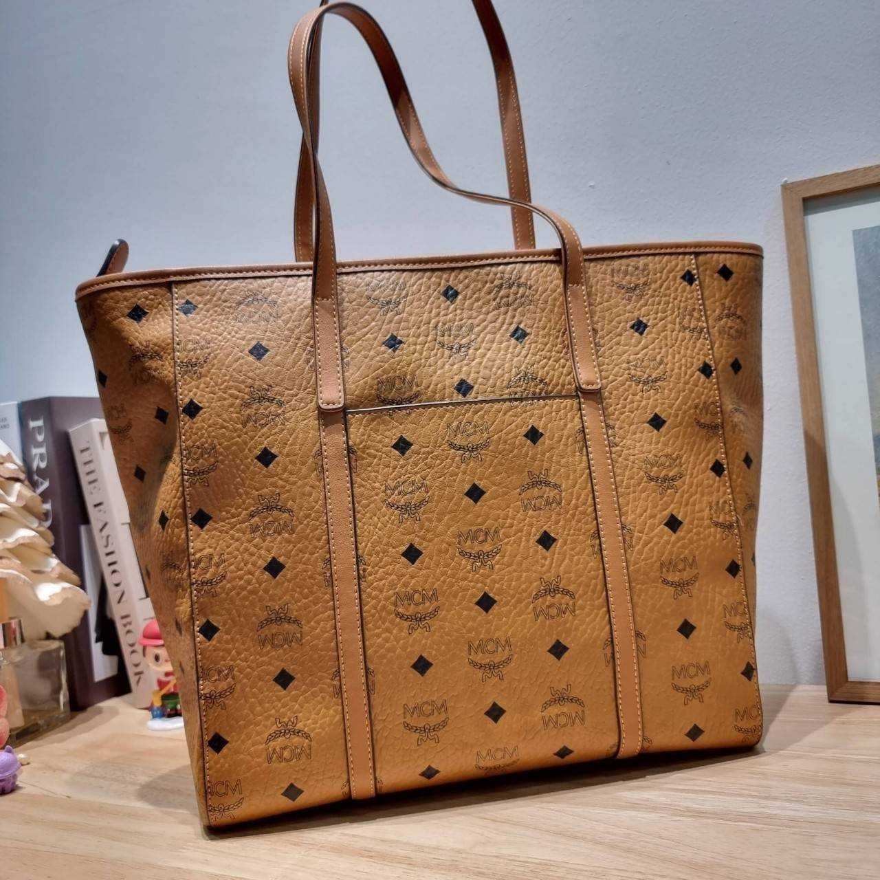 M.C.M MEDIUM TONI SHOPPER กระเป๋าทรงโท้ทใบใหญ่จุใจ เกรดท็อปออริ 1:1 สลับแท้ ใช้งานต่างประเทศได้