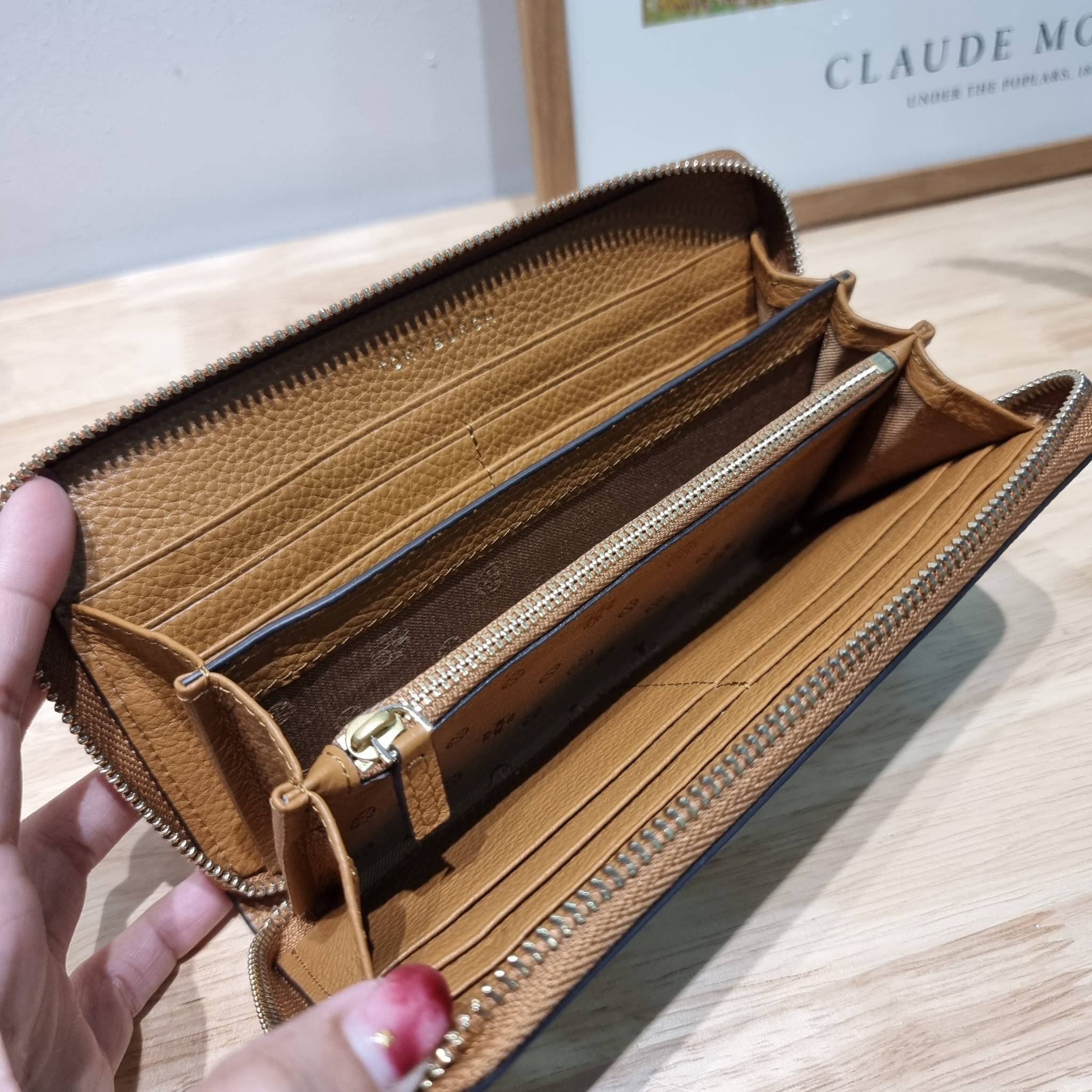 TORY BURCH THEA MULTI GUSSET ZIP CONTINENTAL WALLET กระเป๋าสตางค์ใบยาวเบสท์เซลเลอร์ ขนาดกำลังพอเหมาะ ดีไซน์เรียบหรู