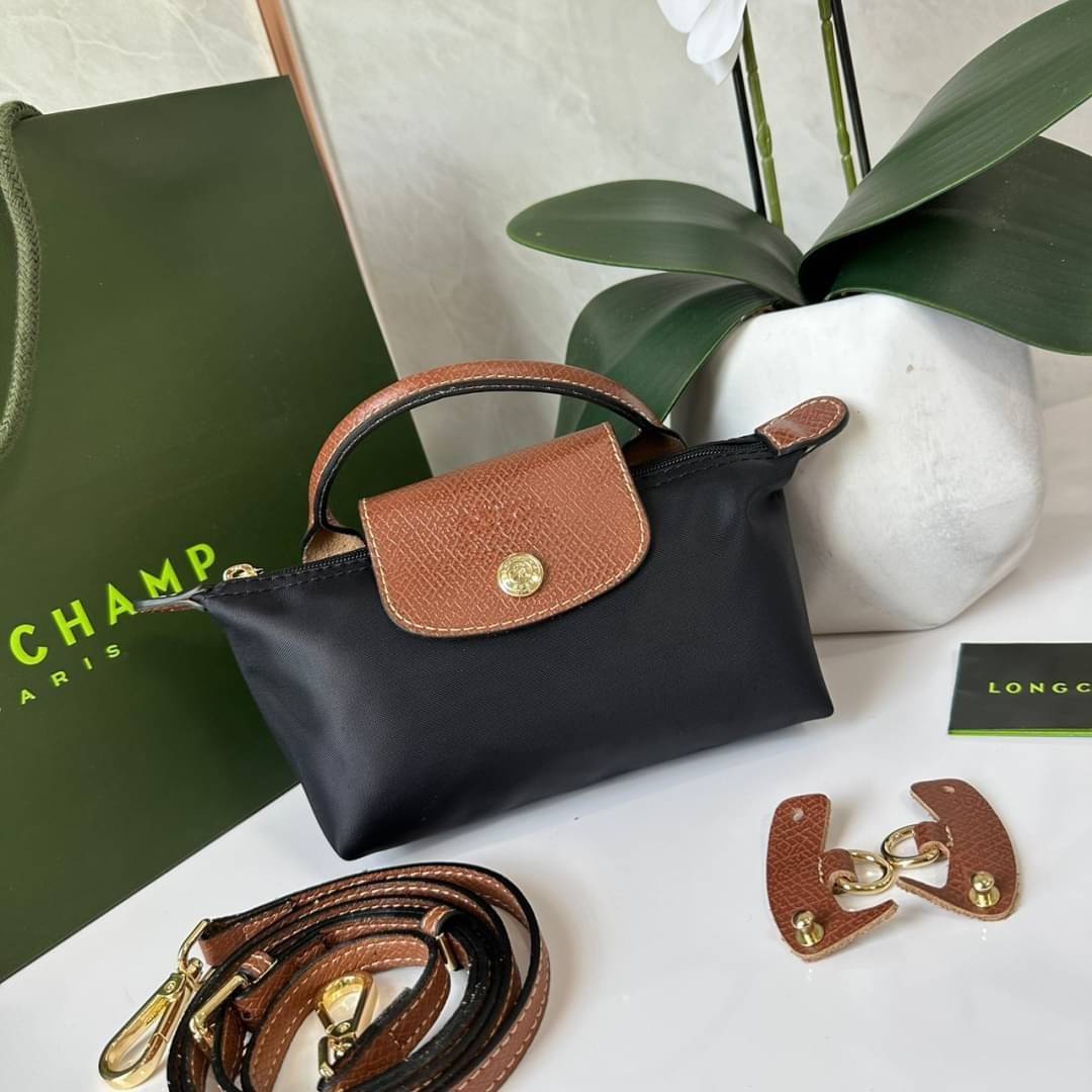 LONGCHAMP LE PLIAGE ORIGINAL Pouch with handle กระเป๋าใบเล็กขนาดกระทัดเหมาะกับใส่ของจำเป็นจุกจิก กันน้ำได้ พร้อมส่ง