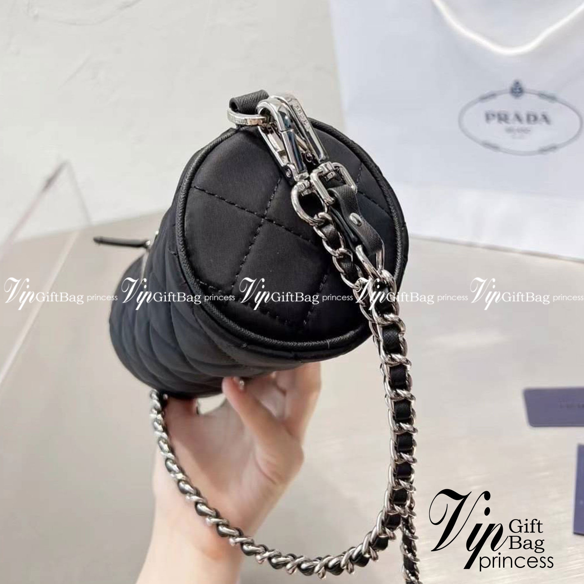 PRADA Tessuto Cylinder Mini Bag / Prada Mini Nylon Cylinder Bag กระเป๋าสะพายทรงกระบอกไซส์มินิ น้ำหนักเบา ดีไซน์ทันสมัย