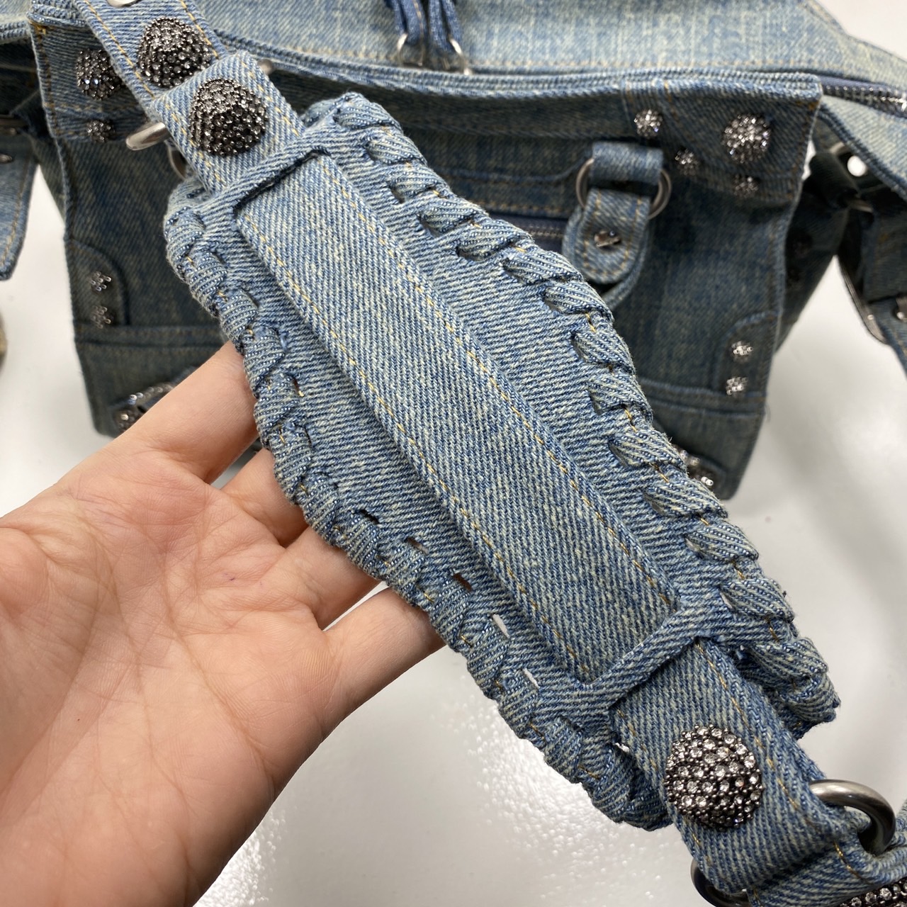 Balenciaga NEO CAGOLE XS HANDBAG DENIM IN BLUE aged-silver hardware with rhinestones กระเป๋าสะพายเดนิม สวยเท่ ประดับหมุดเพชร เกรดออริ 1:1 สลับแท้ ใช้งานต่างประเทศได้
