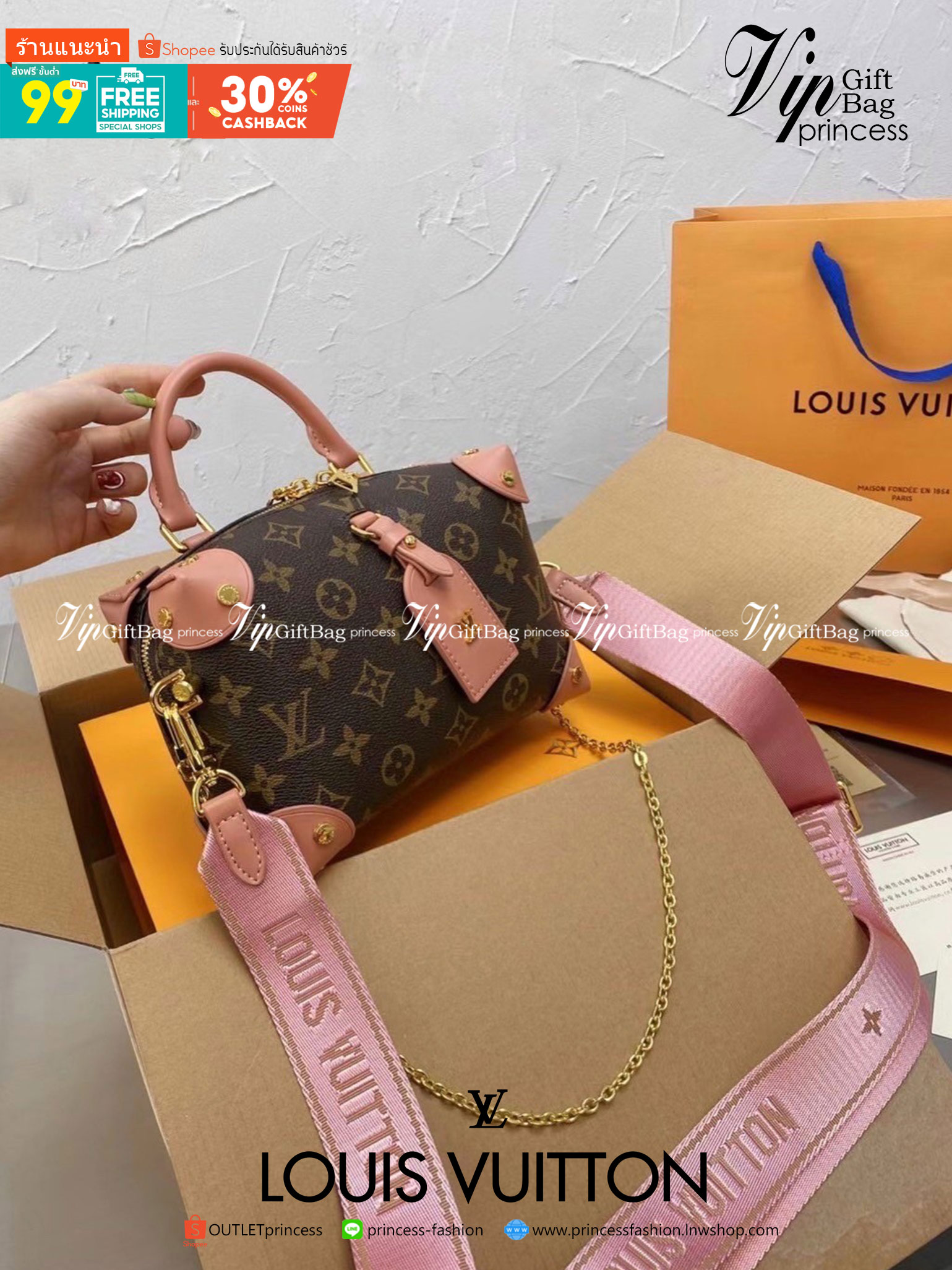 VIP 】LV Louis Vuitton Petite Malle Souple Bag กระเป๋าสะพายทรงหมอนมินิสวยน่าใช้มากค่ะ ขนาดกำลังน่ารักเลยค่ะ ภายในโล่งกว้าง ใส่ของได้เยอะน้าา งานซิปกลางเก็บของได้อย่างมิดชิด หนังลายโมโนแกรม มาพร้อมสายสะพายยาว 2 สาย ถอดออกถือได้ ไอเท็มน่ารักขนาดนี้ ไม่มีได้ไ
