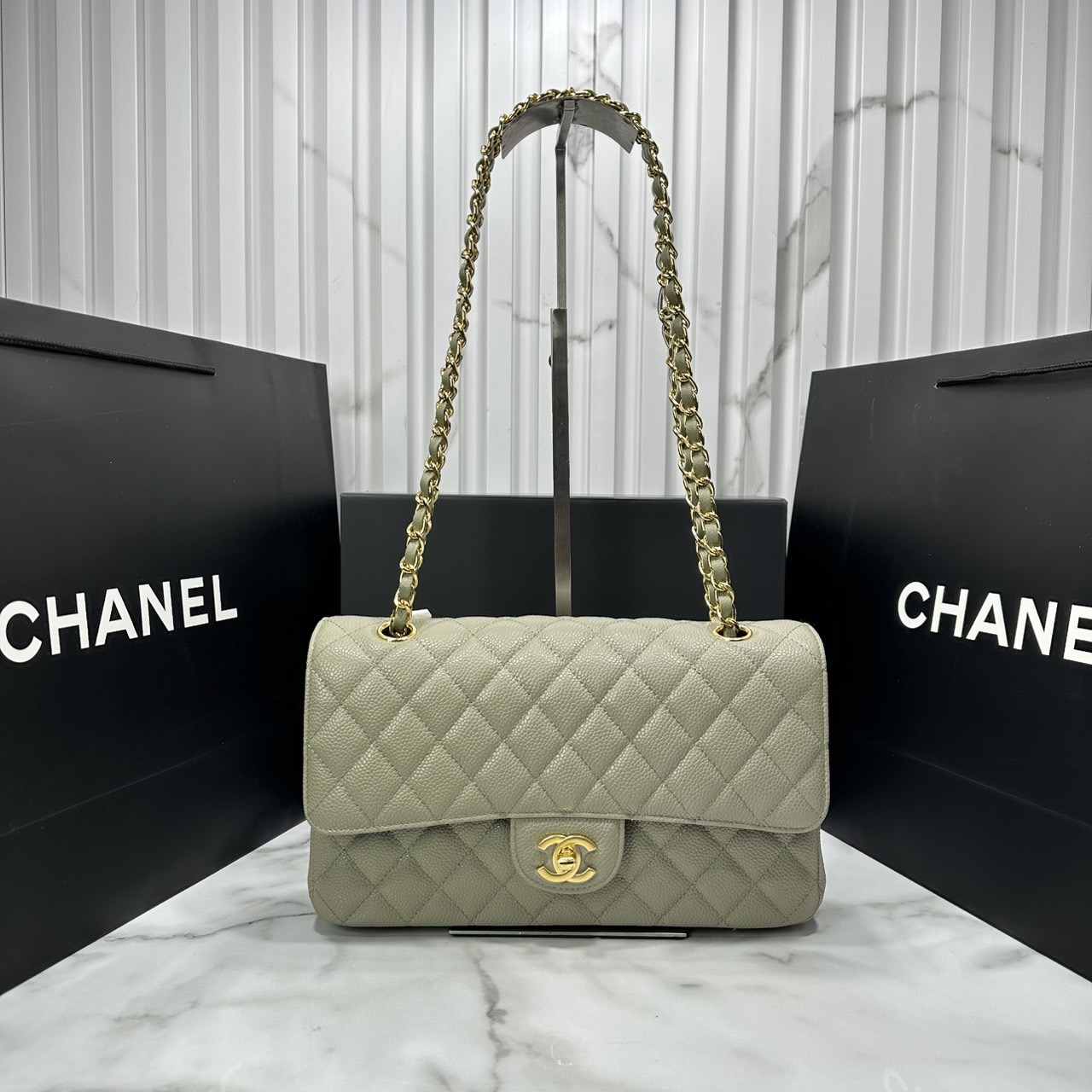 ORI หนังแท้ | ORI หนังแท้ | CHANEL Classic 25cm shoulder bag กระเป๋าสะพายรุ่นยอดนิยม หรูหราระดับตำนาน สวยงามเหนือกาลเวลา