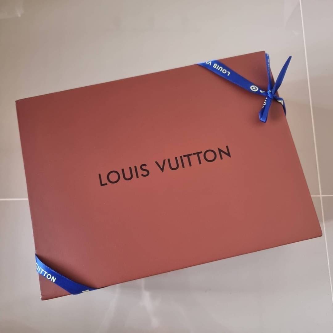 LV SIDE TRUNK MONOGRAM สุดยอดกระเป๋าไอคอนนิค ทรงสวย ใหม่ล่าสุด สวยมีเสน่ห์ รูปทรงกล่อง โดดเด่นด้วยหมุดเข้ามุม ซิปเปิด-ปิดล็อคได้ วัสดุหนังแคนวาส