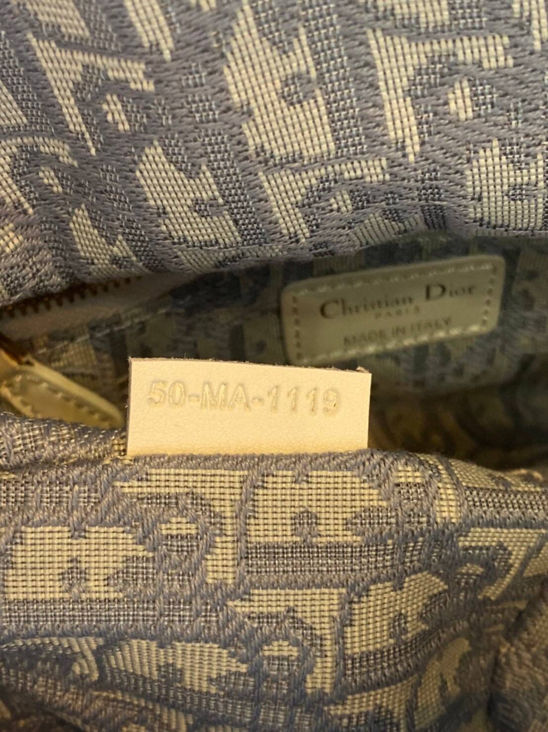 Medium Lady Dior Bag Natural Wicker and Dior Oblique Jacquard [Blue/Latte] เสน่ห์ที่สง่างาม พร้อมส่งที่ไทย ภาพสินค้าถ่ายจากงานขายจริง ใช้งานต่างประเทศได้ค่ะ