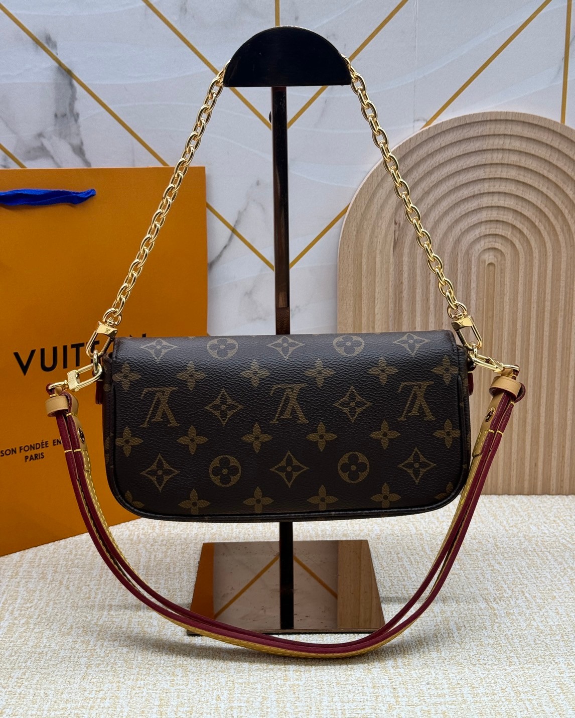 LV Wallet on Chain Ivy / LV IVY BAG กระเป๋าสะพายรุ่นยอดนิยม ใช้งานได้ทั้งธีมกลางวันและกลางคืน สวยหรู ดูแพงที่ถูกต้องมาก เกรดออริ 1:1 ใช้งานต่างประเทศได้
