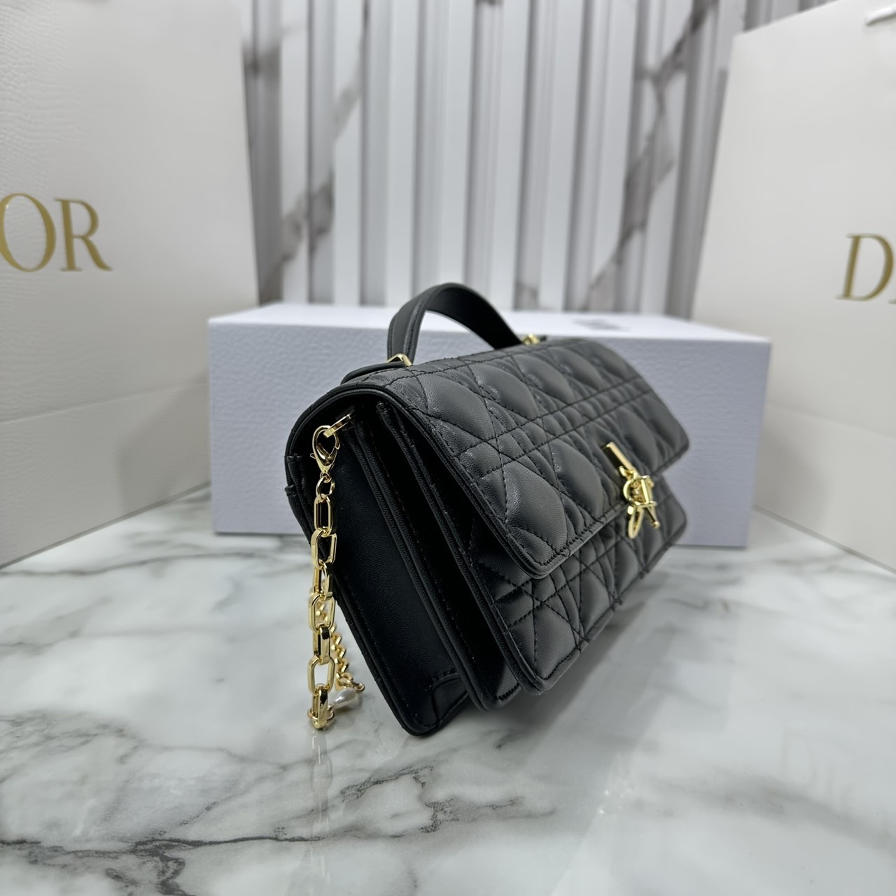 ORI หนังแท้ | My Dior Mini Bag / Dior Clutch Bag กระเป๋าสะพายทรงคลัชทันสมัย หรูหราสง่างาม จะถือหรือสะพายก็ดูดีมีระดับ กระเป๋าที่ใช้งานได้จริงใบนี้ใส่ของจำเป็นได้ครบถ้วน