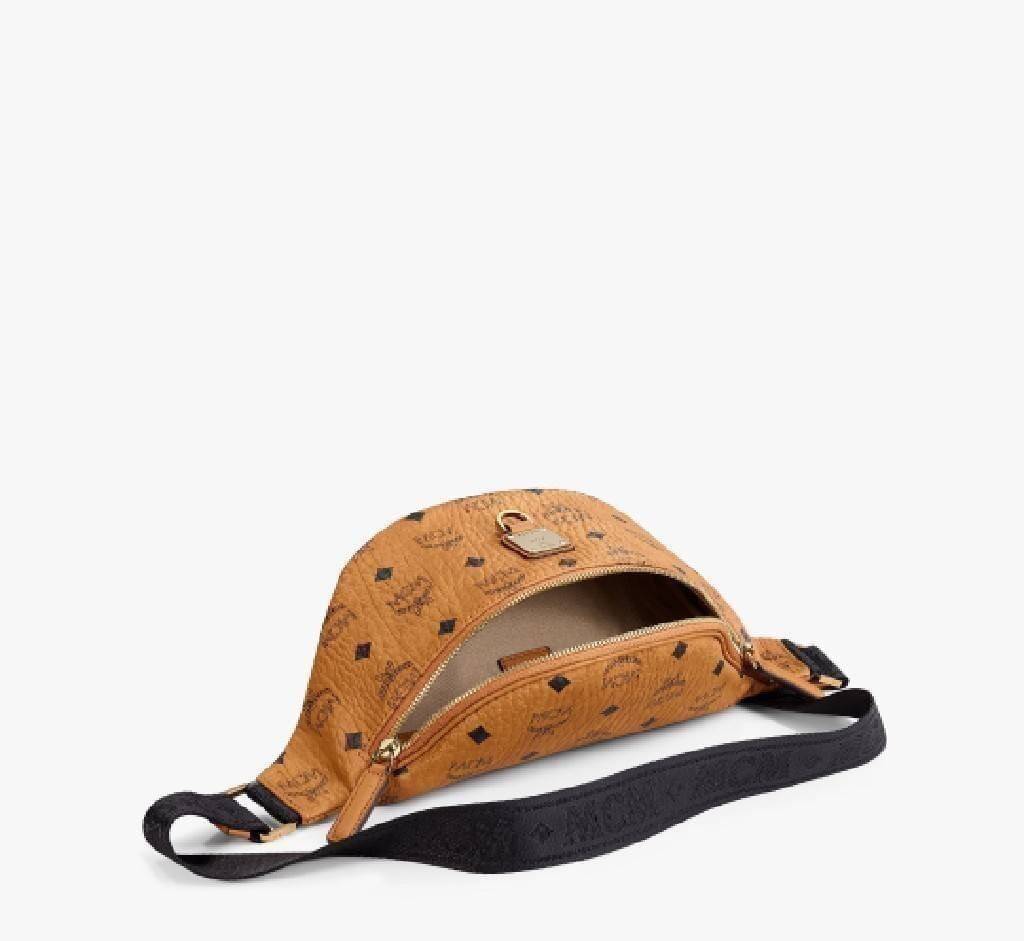 M.C.M FURSTEN BELT BAG IN VISETOS กระเป๋าคาดอกยอดฮิต หนุ่มๆสาวๆใช้ได้ไม่มีเบื่อ รุ่นขายดี ลายวิเซโต้เอกลักษณ์ ทั้งสปอร์ตและดูหรูในตัว ใช้งานง่าย ได้ทุกลุค วัสดุหนังแคนวาสคุณภาพดี มีช่องซิปหลัก และซิปด้านหลังกระเป๋า ภายในเป็นช่องโล่งบุผ้าซับอย่างดี รุ่น un