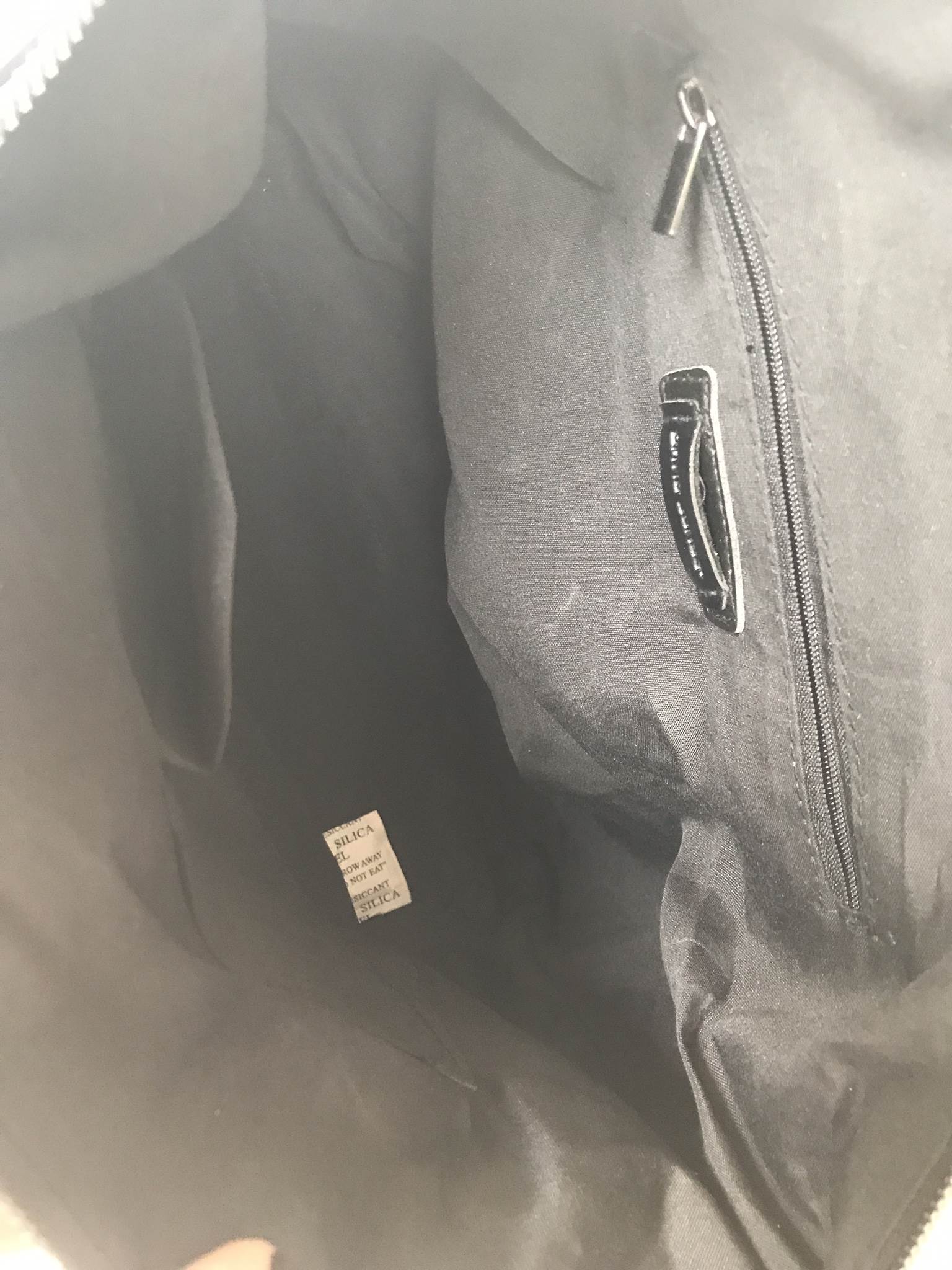 ทรงใหม่ สวยมาก จากแบรนด์ David Jones รุ่นพิเศษ มาจำนวนจำกัดนะค่า 😊 กระเป๋า ทรง Tote ตัวกระเป๋าเย็บติด ด้วยแผ่นอคิลิค สุดหรู ดีไซน์เกร๋ **จุดเด่นที่ น้ำหนักเบา สามารถ ถือ หรือ สะพายไหล่ได้คะ ใบใหญุจุของคุ้ม แต่น้ำหนักเบาคะ มีใบเดียวจบ **ควรมีติดตู้