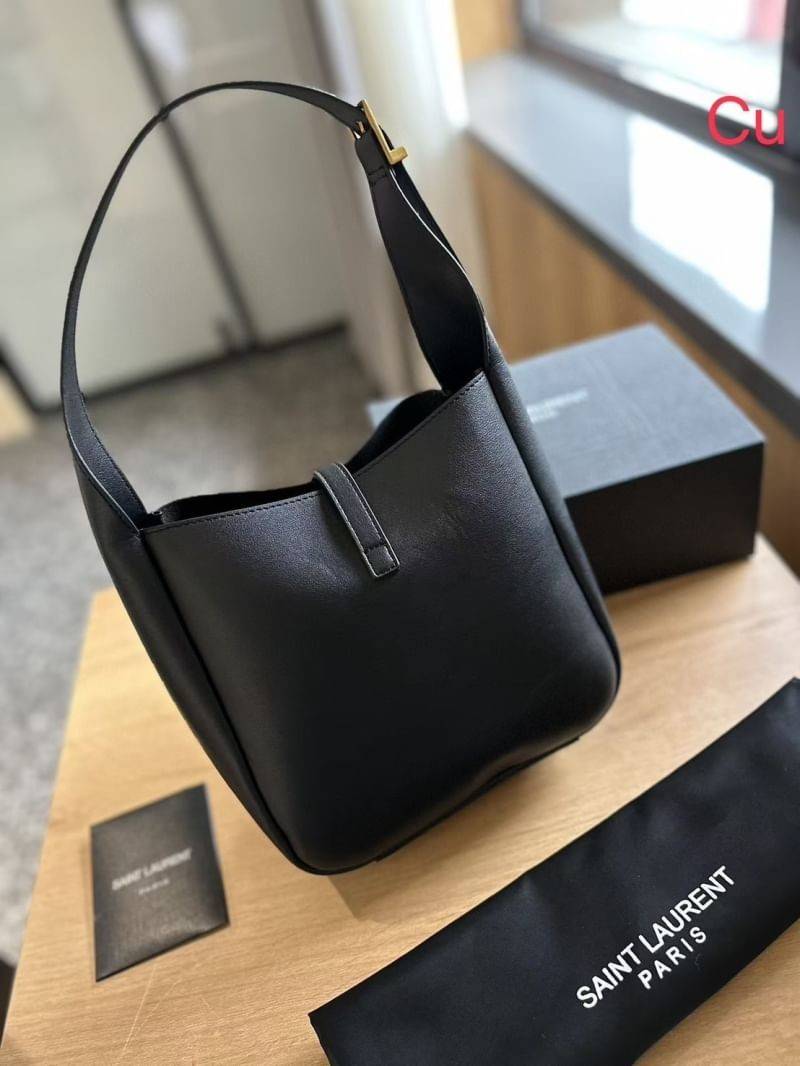 YSL HOBO BAG / YSL LE 5 À 7 SOFT IN SMOOTH LEATHER กระเป๋าสะพายทรงโฮโบ สวยฟาด ดาเมจคือร้อนฉ่าสุดๆ! ดีไซน์สุดคลาสสิค ควรมีที่สุดค่า