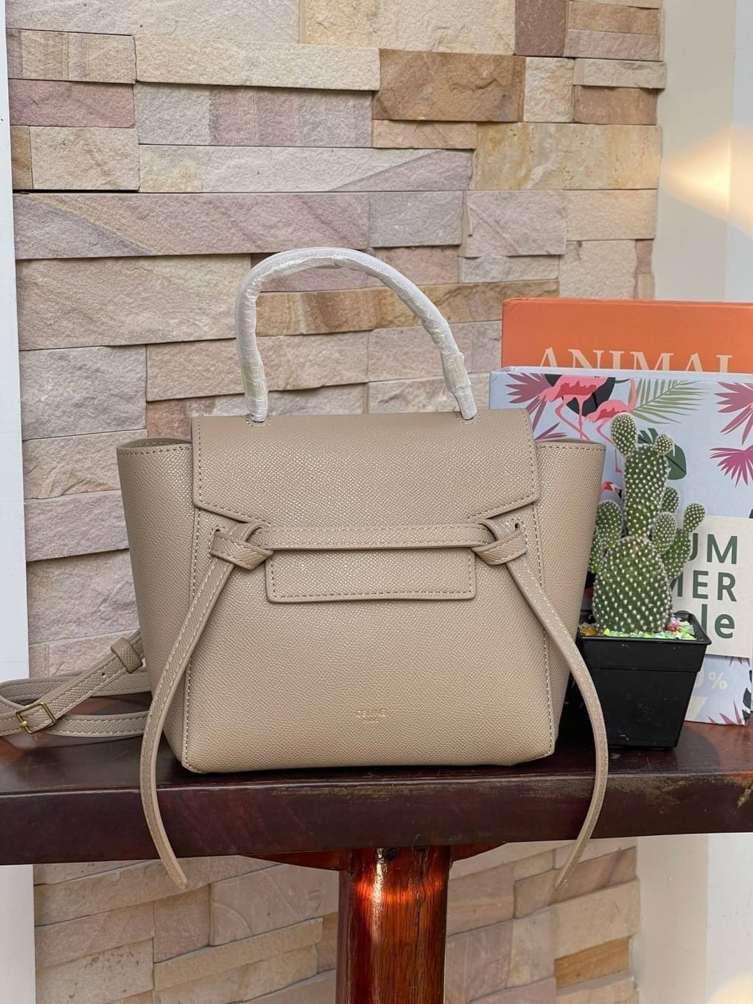 CELINE NANO BELT BAG / Celine Belt Bag กระเป๋าถือที่มีสไตล์มินิมอล และดูเรียบง่าย แต่หรูหรา