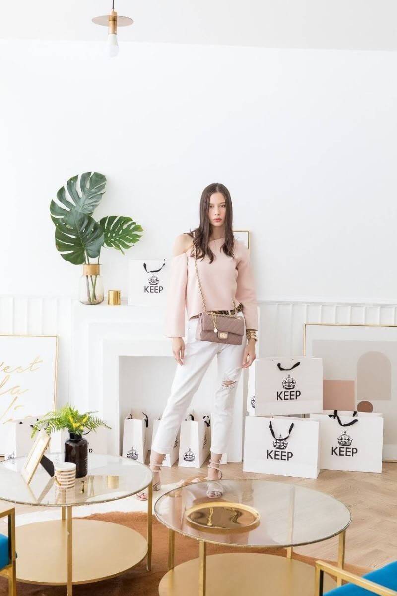 KEEP รุ่น KEEP shoulder Quited chain handbag สวย หรู มากๆ เลยน๊า กระเป๋าอยู่ทรง เย็บตารางสวย แถมใช้หนังตัวใหม่ Microfiber สวย ทน กว่าเดิม รอบนี้มาพร้อมสีใหม่ให้เลือกด้วยนะค๊า