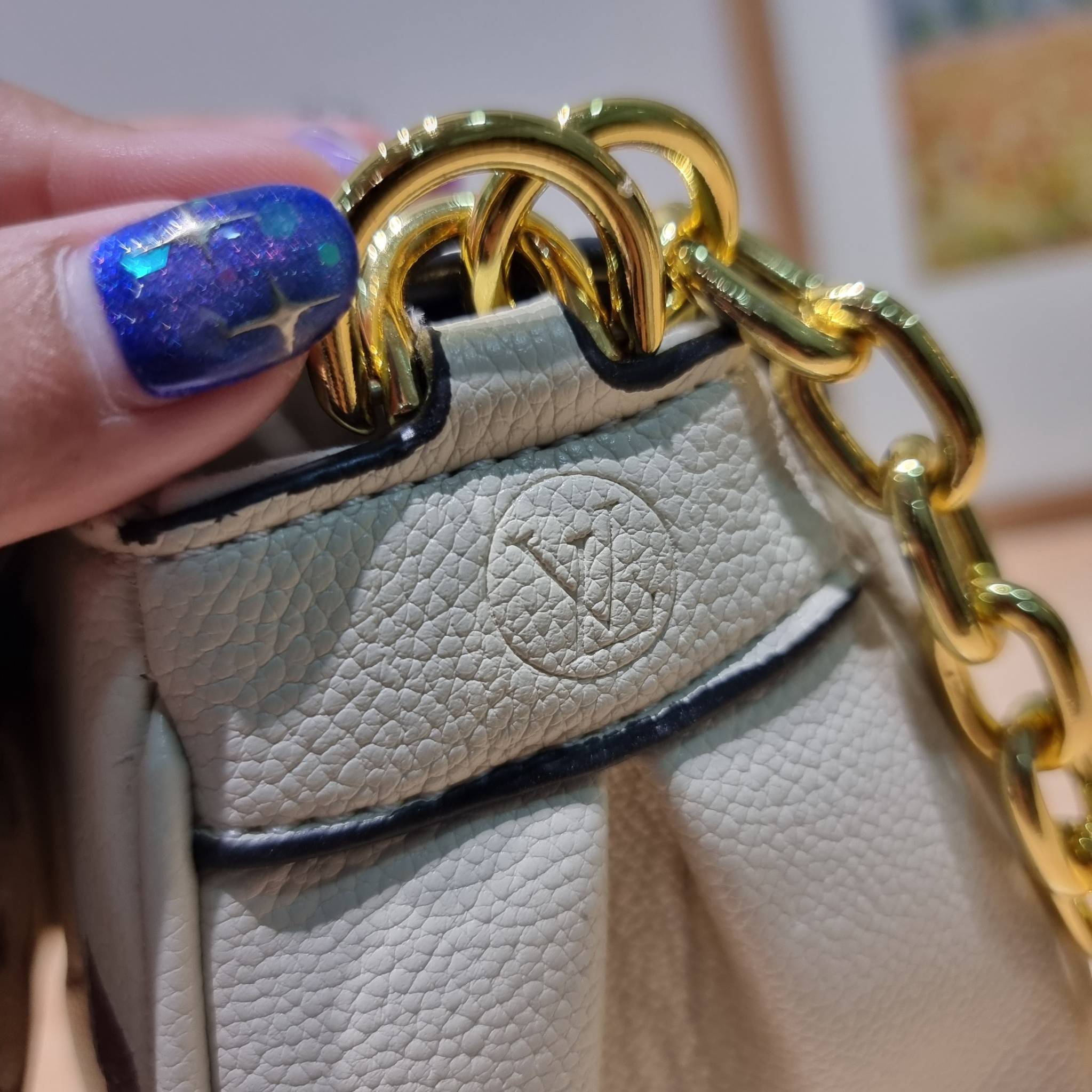 LV Favorite Bicolor Monogram Empreinte Leather - Handbags / LV FAVORITE BAG กระเป๋าสะพายคอลใหม่ล่าสุด สวยหรู ดูแพง ดีไซน์รูปทรงออกมาให้ใช้งานได้ง่าย