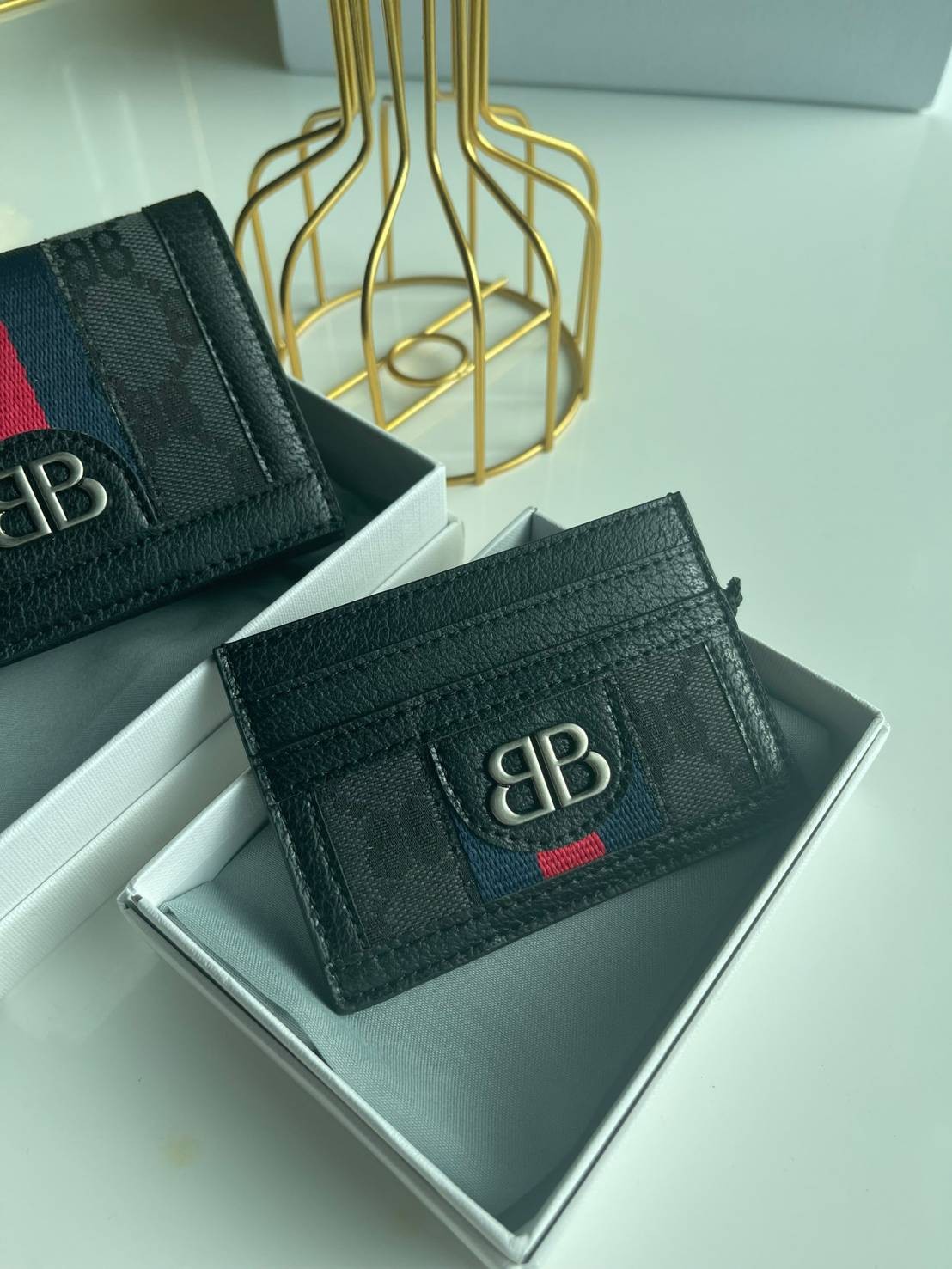 หนังแท้ Gucci X Balenciaga Card Holder The Hacker Project มาแล้วจ้า ฮิตมาก อย่าตกเทรนน้าา ใช้ได้ทั้งหญิงชาย งานหนังแท้สวยมากค่ะ ยิ่งใช้หนังยิ่งสวย พร้อมส่งที่ไทย ภาพสินค้าถ่ายจากงานขายจริง ใช้งานต่างประเทศได้