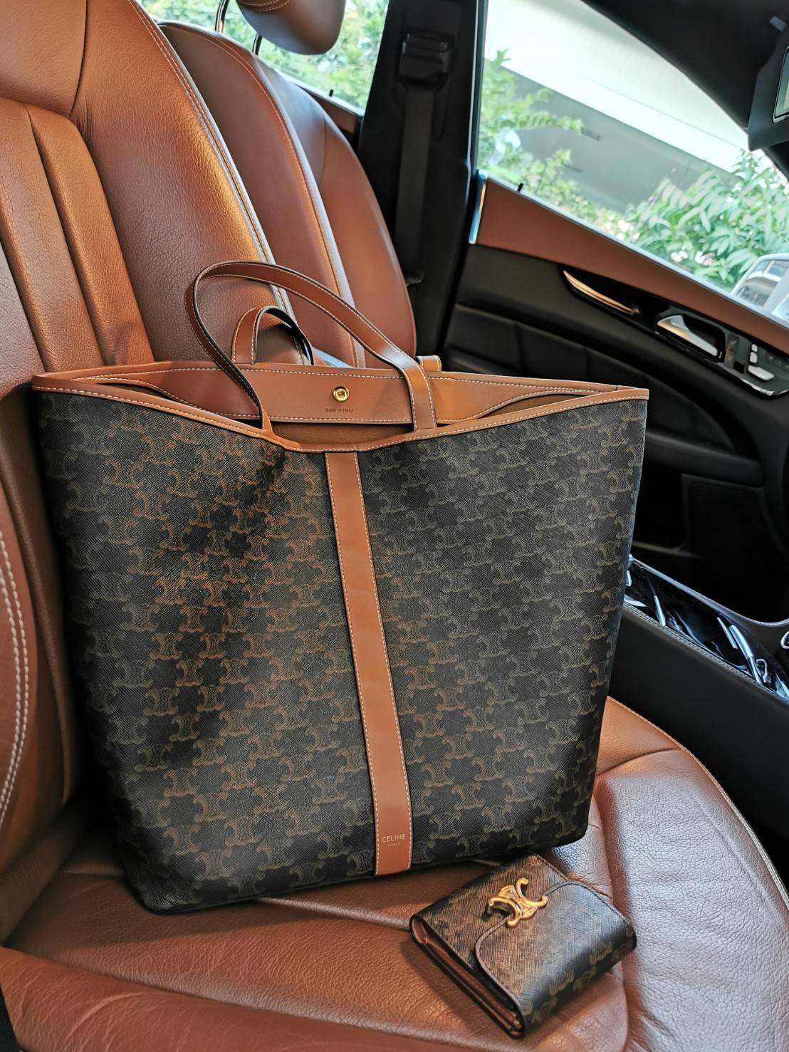 CELINE SHOPPING BAG VIP GIFT WITH PURCHASE (GWP) พรีเมี่ยมกิ๊ฟ Limited จาก CELINE HAUTEPARFUME DUTYFREE COUNTER วัสดุ TRIOMPHE CANVAS ดีไซน์ทรง TOTE สวยหรูคลาสสิคไม่มีเอ้าท์