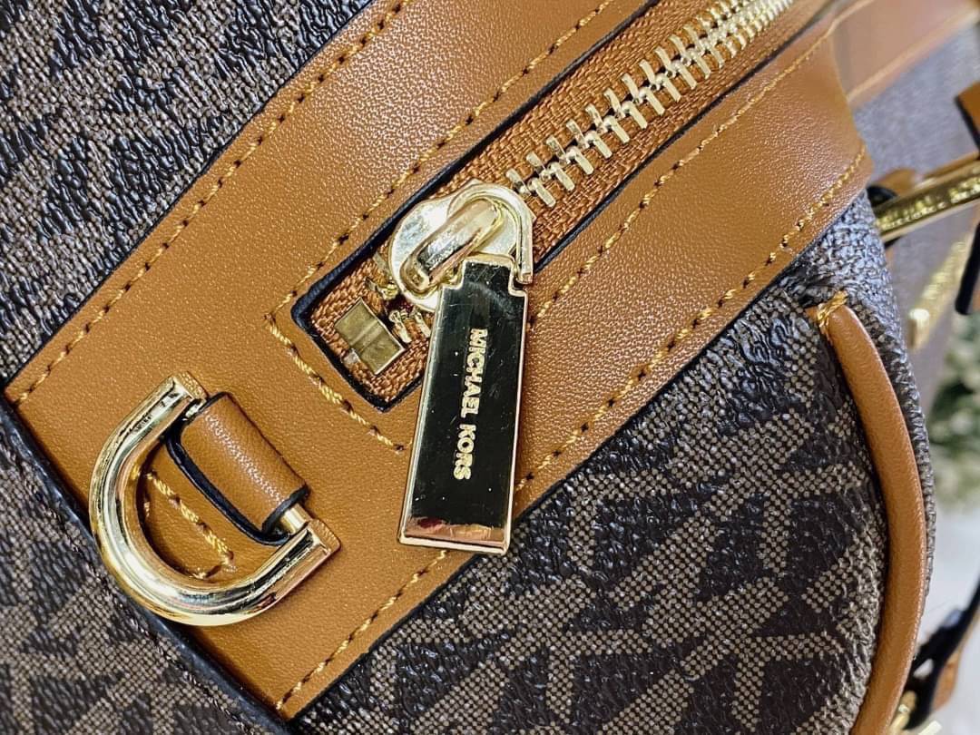 MICHAEL KORS gold Hardware crossbody