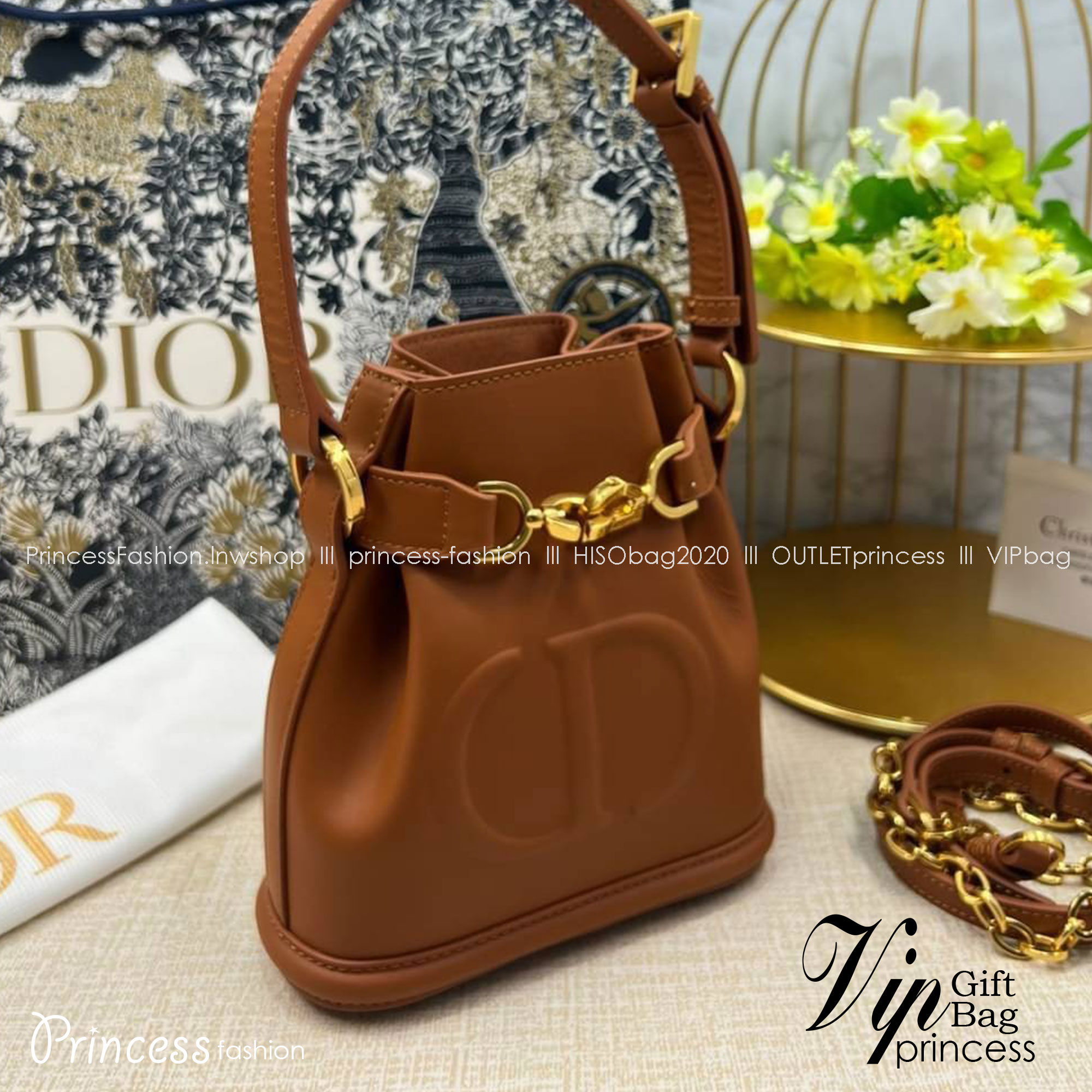 DIOR SMALL C'EST 17 cm / Dior bucket bag รุ่นใหม่สวยหรู ดูแพงมากค่ะ กระเป๋าสะพายบัคเก็ต รูปทรงคลาสสิค ใช้งานง่ายภายในโล่งกว้างมาก สวยมาก ควรมีค่า