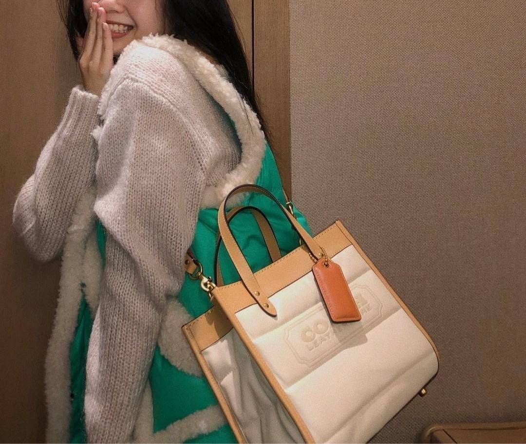 COACH CASUAL STYLE STREET STYLE 2WAY PLAIN LEATHER ELEGANT STYLE (C6958 C6852) 🌺 ที่สุด! ของที่สุด!! กระเป๋าถือ กระเป๋าสะพายรูปทรงสุดฮิต สุดคลาสสิค รุ่น UNISEX ที่ชิคๆ สบายๆ ได้ทั้งชายและหญิง// วัสดุหนังแท้ทั้งใบ ตัดเย็บด้วยหนังเนื้อนุ่มพิเศษ หนา 