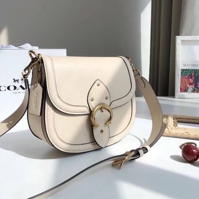 Coach Printed Coated Canvas And Glovetaanned เข้าเพิ่ม 4 แบบ มี 2สาย สายหนังและสายสปอร์ต สุดคุ้มเลยค่าา พร้อมส่งที่ไทยอีกครั้ง ฮอตฮิตไม่เลิกค่ะ ถามหากันเยอะมาก! กระเป๋าสะพายครอสบอดี้ร์ วัสดุหนังแท้ชั้นดีที่สุด! หนังสวย บวกกับอะไหล่แบรนด์ที่ดูเด่นคลาสสิคตร