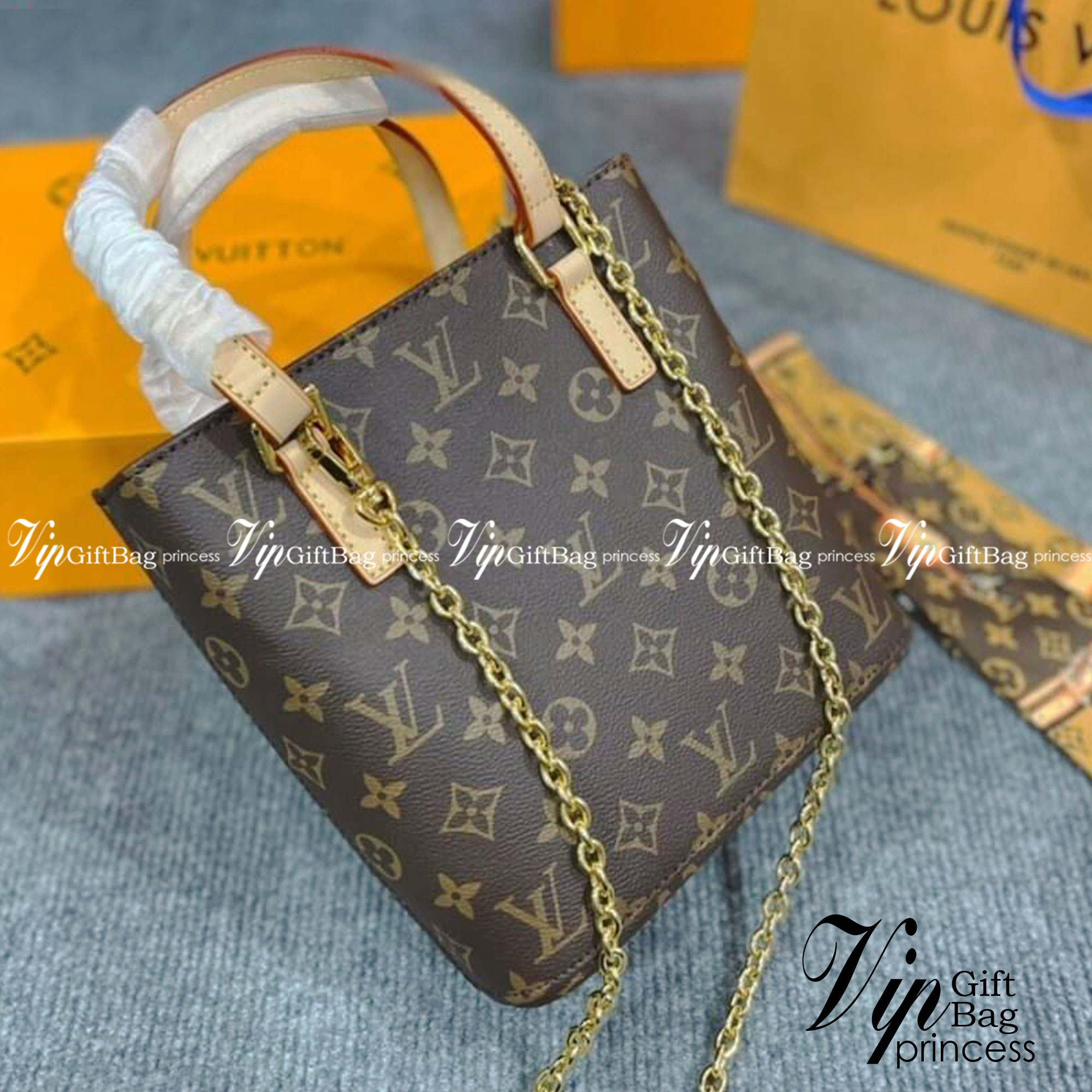 LV VAVIN PM MONOGRAM CANVAS TOTE BAG กระเป๋าถือ พร้อมสายสะพายข้างแบบโซ่ crossbody ลายโมโนแกรมสีน้ำตาล งานปั้มแบรนด์คมชัด ทรงตั้งสวย อยู่ทรง ถือไปไหนก็ดูดี สวยหรู อีกแล้วค่าา