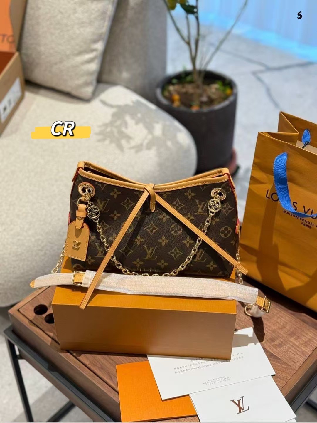 LV CarryAll BB bag Monogram Canvas กระเป๋าสะพายแครี่ออล ไซส์ใหม่ ดีไซส์ใหม่สุดไอคอนิกปรับโฉมใหม่ประจำฤดูกาลในดีไซน์สุดชิค ตกแต่งสายโซ่สีทองงดงามด้วย Monogram Flower