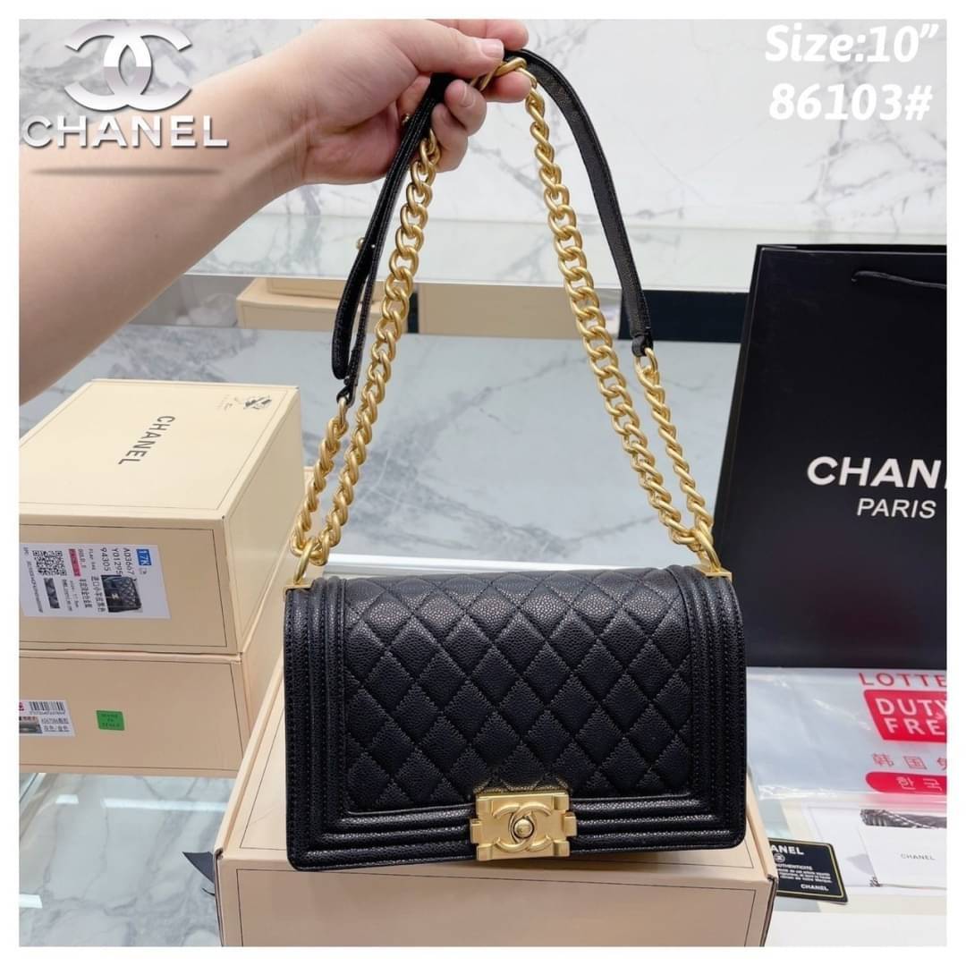 Chanel Boy 10" พร้อมส่งที่ไทย รุ่นสุดฮอต อะไหล่สีทองสุดหรู วัสดุหนังลายคาร์เวีย ทรงคลาสสิคที่สาวๆห้ามพลาด!! ในราคาสุดคุ้ม