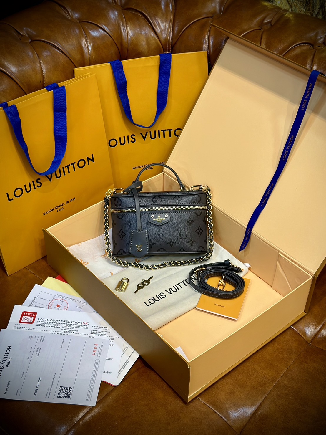 LV Vanity Chain Pouch Other movies กระเป๋าทรงวานิตี้ สีใหม่โทนเทาสวยมีสไตล์ไร้ที่ติ เกรดออริ 1:1 ใช้งานต่างประเทศได้