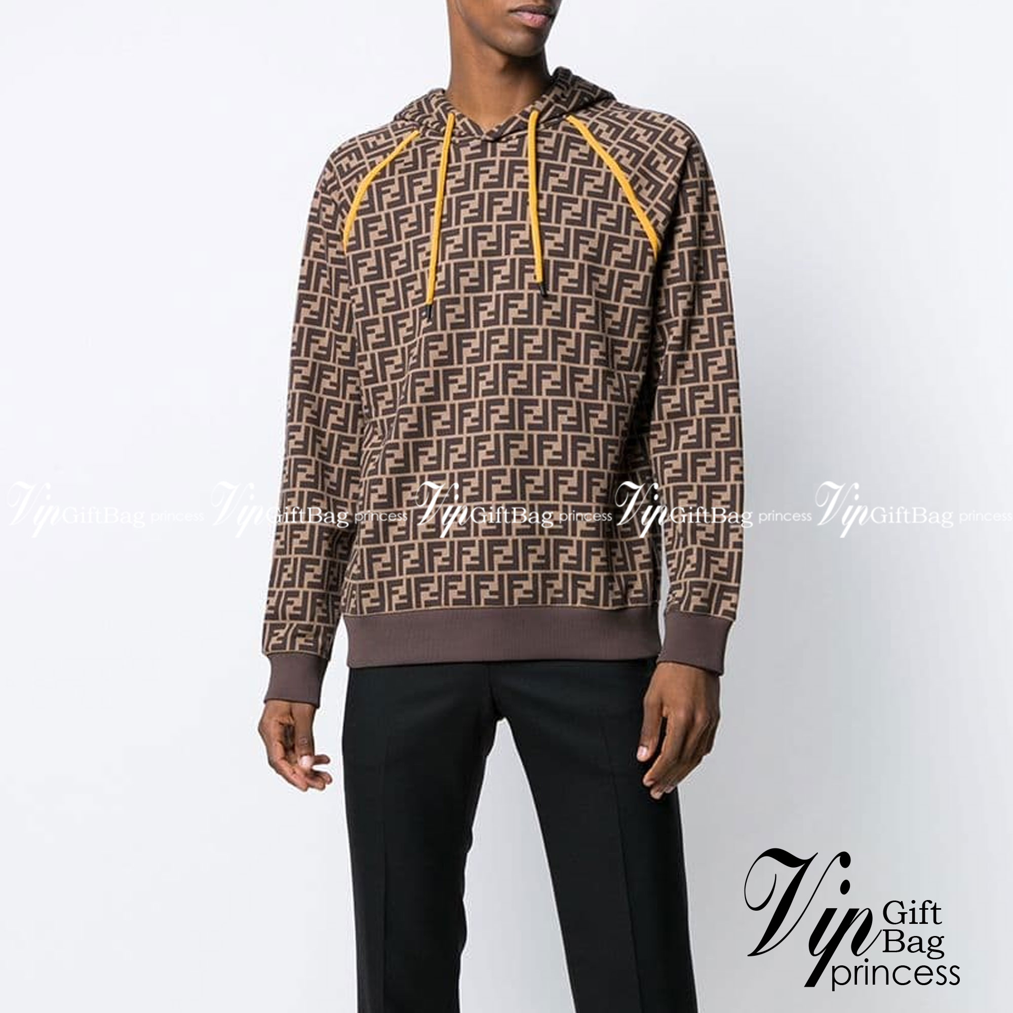 FENDI LOGO SWEATER HOODIE / FENDI Hoodie Brown เกรดออริจินอล มีป้ายแท็กที่คอเสื้อ ใส่ได้ทั้งผู้หญิงผู้ชาย พร้อมส่งที่ไทย ภาพสินค้าถ่ายจากงานขายจริง ใช้งานต่างประเทศได้