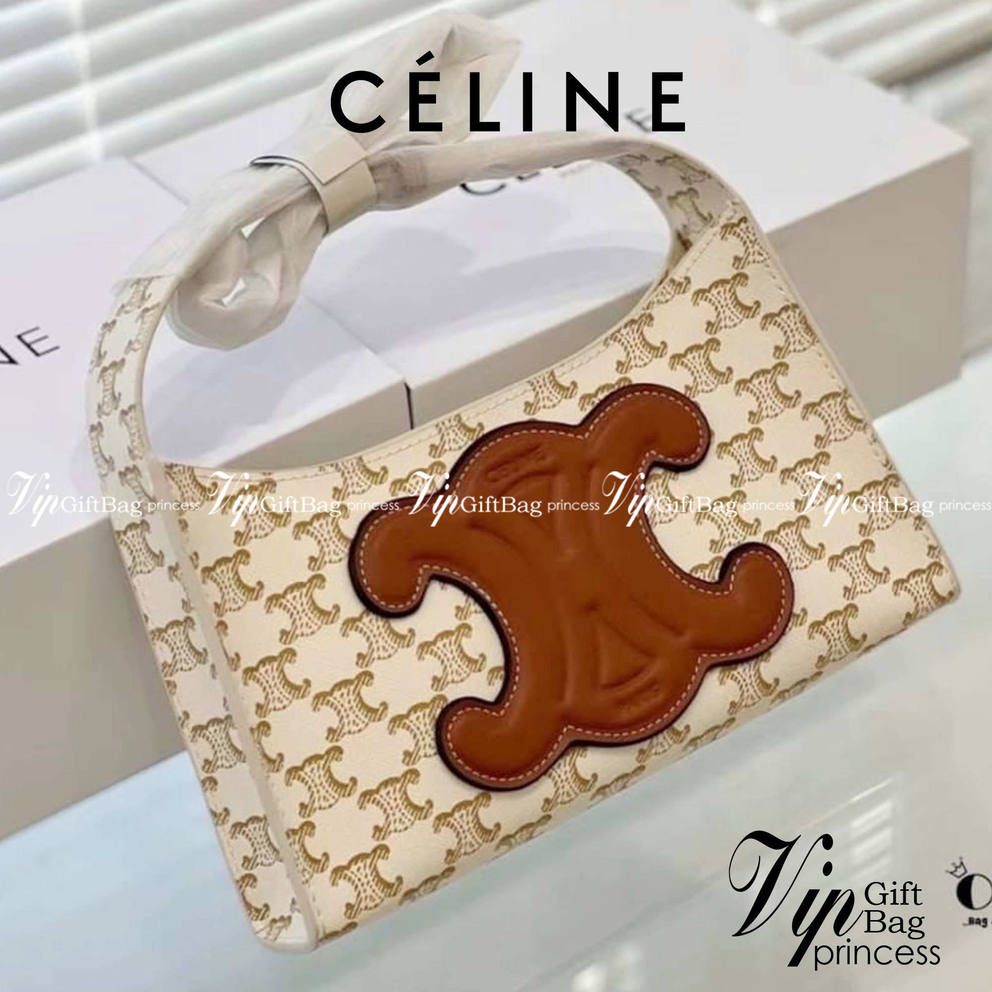 CELINE TRIOMPHE SHOULDER BAG กระเป๋าสะพายไหล่ดีไซน์เรียบหรูและดูทันสมัย ให้คุณเลือกสะพายในชีวิตประจำวันเข้ากับการแต่งตัวสบาย ๆ หรือจะสะพายออกงานปาร์ตี้สังสรรค์ก็ช่วยให้คุณดูโดดเด่น มีรูปทรงที่ดูแข็งแรงจึงไม่เสียรูปทรงแม้ใส่ของจำนวนมากก็ตาม รุ่นใหม่ ซิปบน 