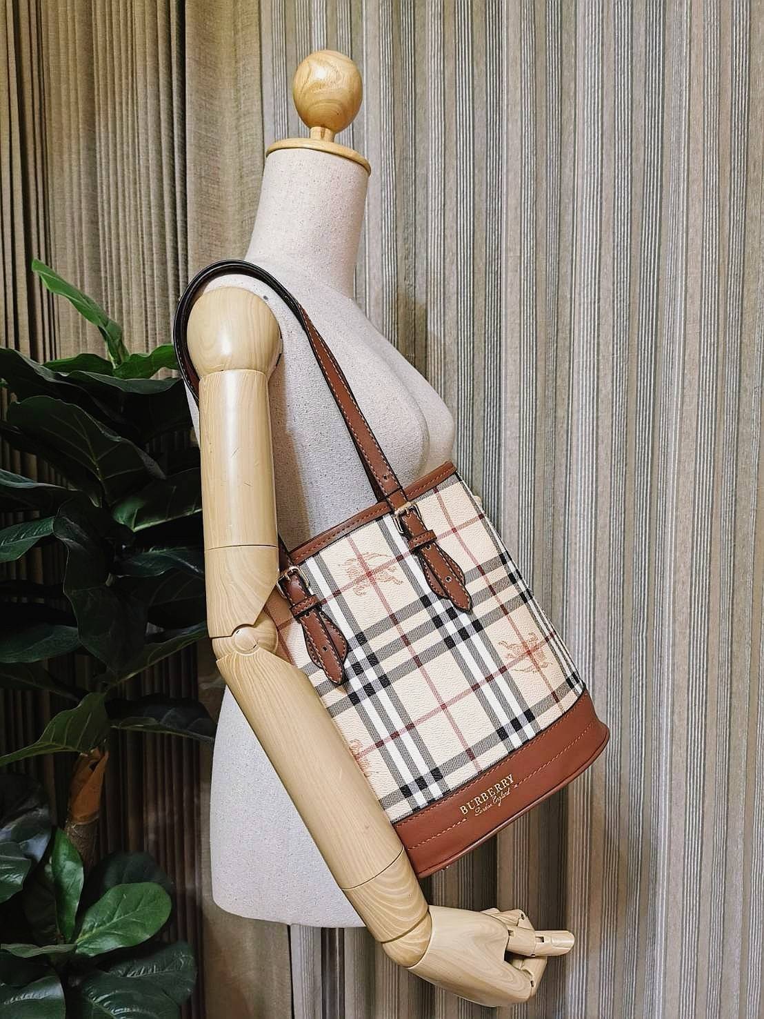 BURBERRY FRAGRANCES VINTAGE BAG กระเป๋าสะพายทรงวินเทจ