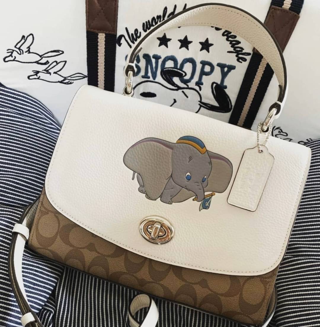 Coach Disney X Tilly Top Handle In Signature with Dalmatian Blossom/Light Khaki Multi Coated Canvas Satchel กระเป๋าถือและสะพายข้างรุ่นลิมิเตด คอลเลคชั่น Disney น่ารักมากค่ะ ใส่กระเป๋าสตางค์ใบยาวได้
