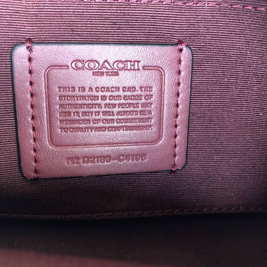 COACH BAILEY HOBO WITH WHIPSTITCH ((C4108//C1322)) พร้อมส่งที่ไทย!! สวยจริงไม่จกตาแน่นอนค่าา กระเป๋าทรงโค้ง ใช้แบบหิ้วหรือคล้องไหล่ก็ดูดี ใช้วัสดุหนังแท้ชั้นดี หนังสวยมากๆค่ะ ด้านหน้าใช้อะไหล่แบรนด์ตัวใหญ่ หรู ดูสะดุดตามีเดียว