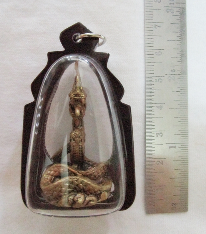 พญานาคองค์ใหญ่เนื้อทองเหลืองเลี่ยมกรอบพร้อมใบคาถาค่ะ