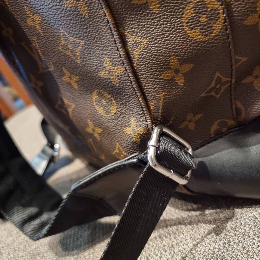 LV Christopher PM Monogram Eclipse Reverse เป้สะพายหลังใบใหญ่ LV MONOGRAM BACKPACK ที่หนุ่มๆตามหากันมากที่สุด LONG WEEKEND กระเป๋าใบใหญ่ต้องมี!! รุ่นสุดฮอต!! ด้วยรูปทรงที่คลาสสิค สไตล์เอกลักษณ์ วัสดุหนังแคนวาส ทนทาน