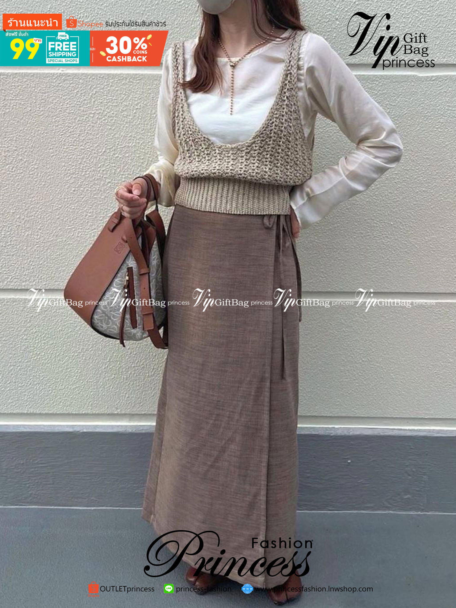 LOEWE ANAGRAM SHOULDER BAG VIP กระเป๋าถือหรือสะพาย รุ่นหายากสุดเลอค่าวัสดุ Anagram Canvas ตัดหนังแท้ Calfskin สุดคลาสสิค ขนาดกำลังดี น้ำหนักเบา ภายในโล่งกว้างและจุ ใส่กล้อง มือถือ ของใช้ได้เยอะ มาพร้อมหูสั้นหนังแท้หิ้วถนัดมือและสายหนังยาวสะพายไหล่หรือ Cro