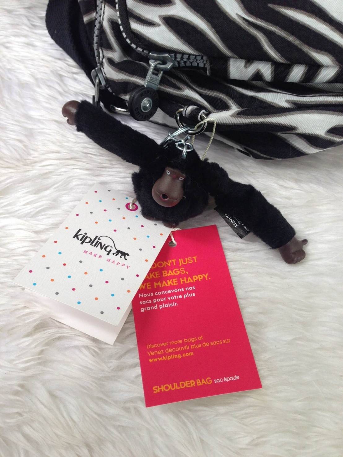 🎄กระเป๋าสะพาย KIPLING รุ่น Reth วัสดุไนล่อนคุณภาพดี มาพร้อมดีไซน์ทันสมัย และสามารถใช้งานได้อย่างดี เข้ากับทุกการแต่งตัว โดดเด่นด้วยพื้นที่ภายในและช่องต่างๆ ที่ให้คุณจัดเก็บของสำคัญได้ครบถ้วน ไม่ว่าจะเป็นมือถือ ปากกา หรือไอเท็มจำเป็นของคุณ สายสามาร