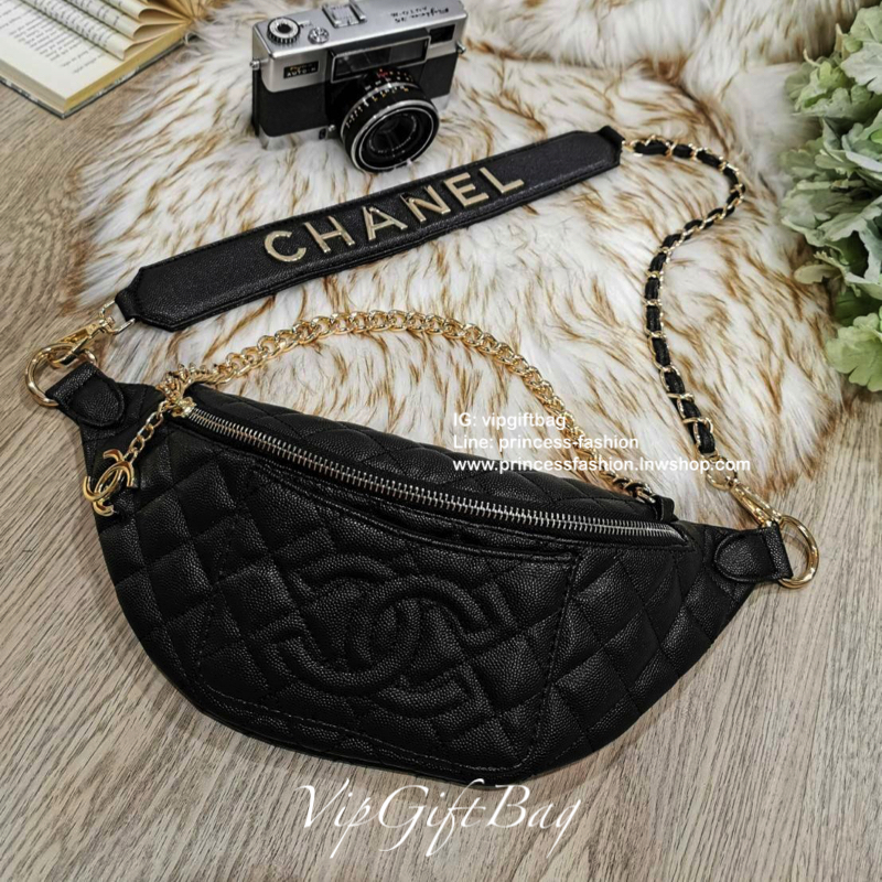 Chanel Waist Bag With Chain VIP Gift With Purchase (GWP) รุ่น Limited พรีเมี่ยม Chanel Perfume Counter กระเป๋าสะพาย คาดเอว หรือคาดอกรุ่นใหม่ล่าสุดวัสดุหนังคาเวียร์ลายตารางเปิดปิดด้วยซิปห้องอะไหล่แบรนด์ สะดวกใช้ ภายในมีโลโก้ ใส่มือถือ iphone ของจุกจิกได้ ร