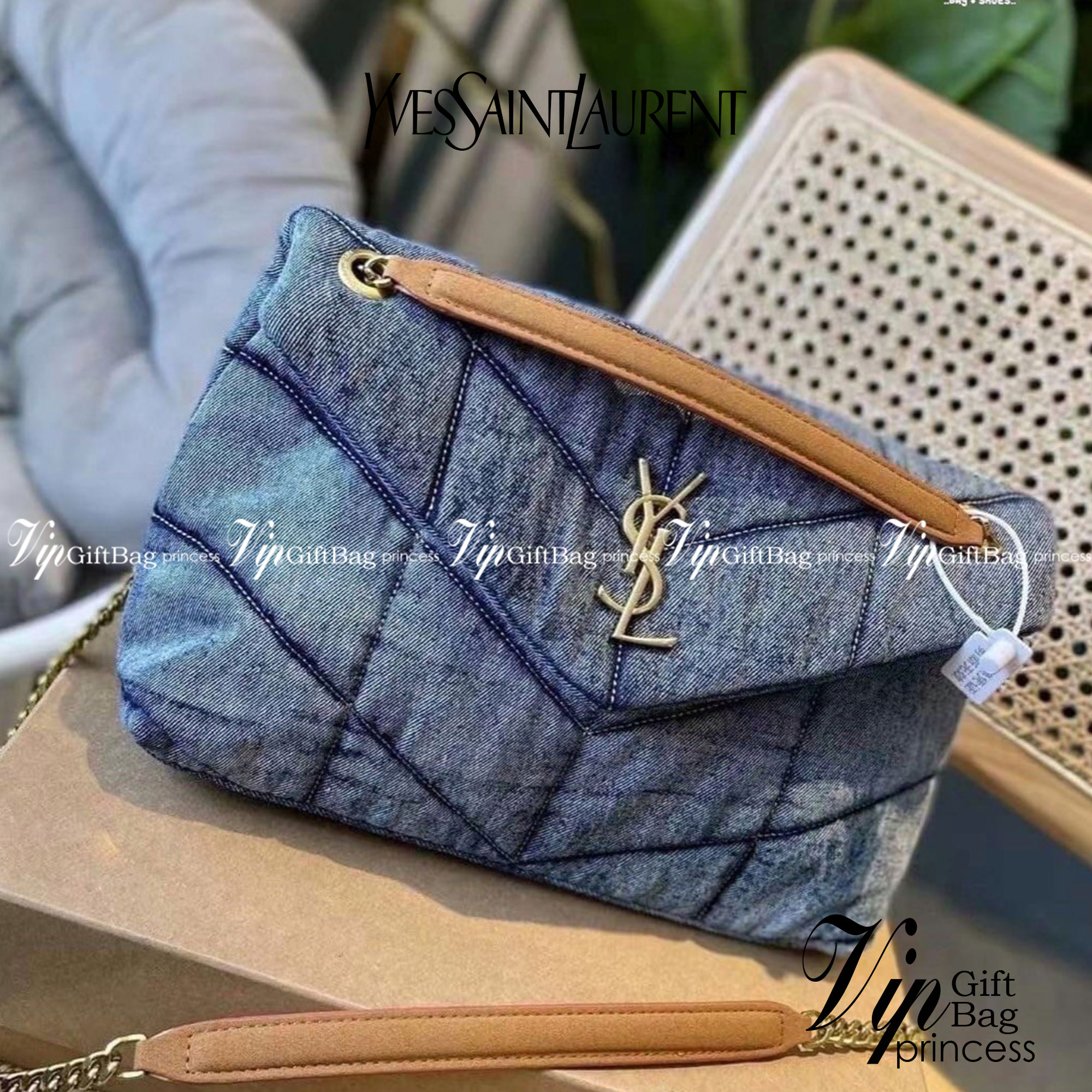YSL SAINT LAURENT Loulou Danim Shoulder Bagblue bag กระเป๋าสะพายผ้ายีนส์เดนิมควิลท์ อะไหล่ทอง สีตัดกันสวยมากค่ะ รอบนี้มา 2สี โทนยีนส์ดำ และฟ้า สวยเท่ๆ ไปเลยค่า งานดูดีมีระดับ ชนช็อป ปั้มทุกจุดเป๊ะมากก สายสามารถดึงสั้นยาวได้ค่ะ