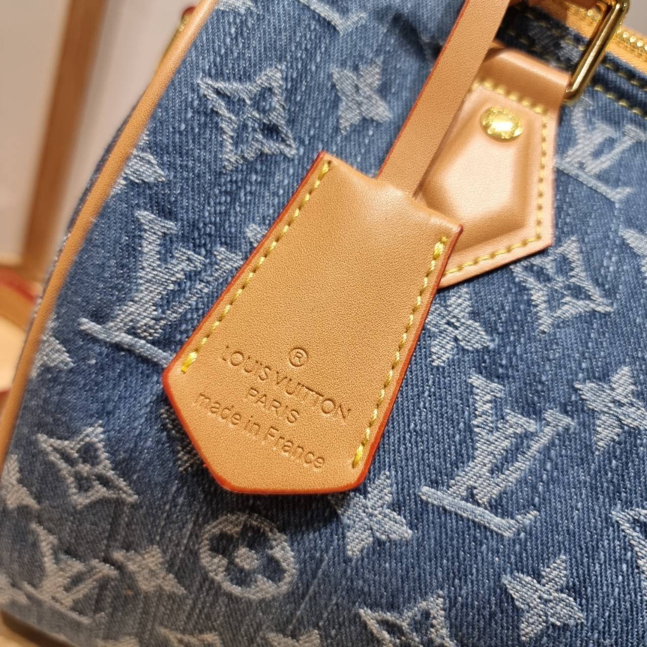 LV speedy 25 denim bag กระเป๋าทรงหมอน รุ่นท็อปฮิต กับดีไซน์ใหม่ต้อนรับฤดูร้น โดดเด่นด้วยการตกแต่งลายพิมพ์ไม่เกร่อ เดนิมสดใส