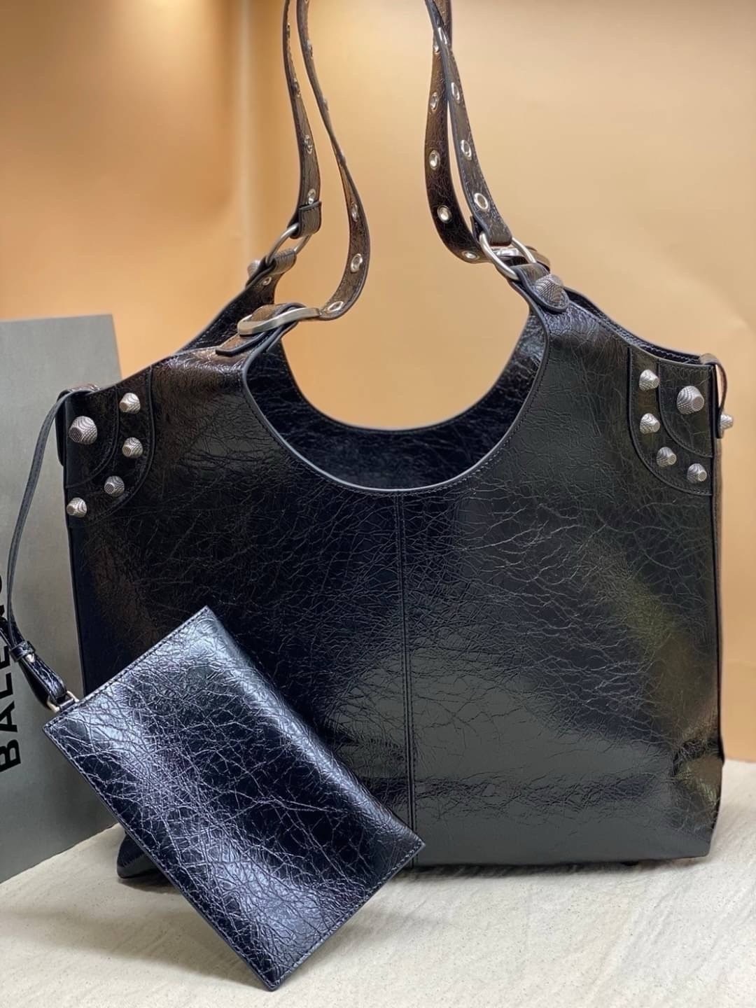 Balenciaga Le Cagole Medium Carry All tote bag กระเป๋าสะพายทรงโท้ท ใบใหญ่ สวยเท่ เกรดออริ 1:1 สลับแท้ ใช้งานต่างประเทศได้