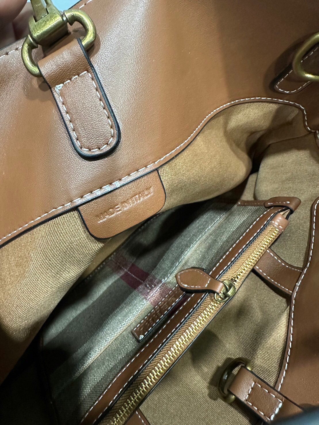 Burberry Ashby In Canvas Check And Leather / BURBERRY VINTAGE CANVAS BUCKET BAG 10" กระเป๋าถือทรงโท้ทผ้าแคนวาสพิมพ์ลายแบรนด์มาพร้อมสายยาวสายหนังแบบถอดใช้งานได้ วัสดุผ้าCanvas เนื้อหนาซับในอย่างดี ลายแบรนด์สวยมากคะ