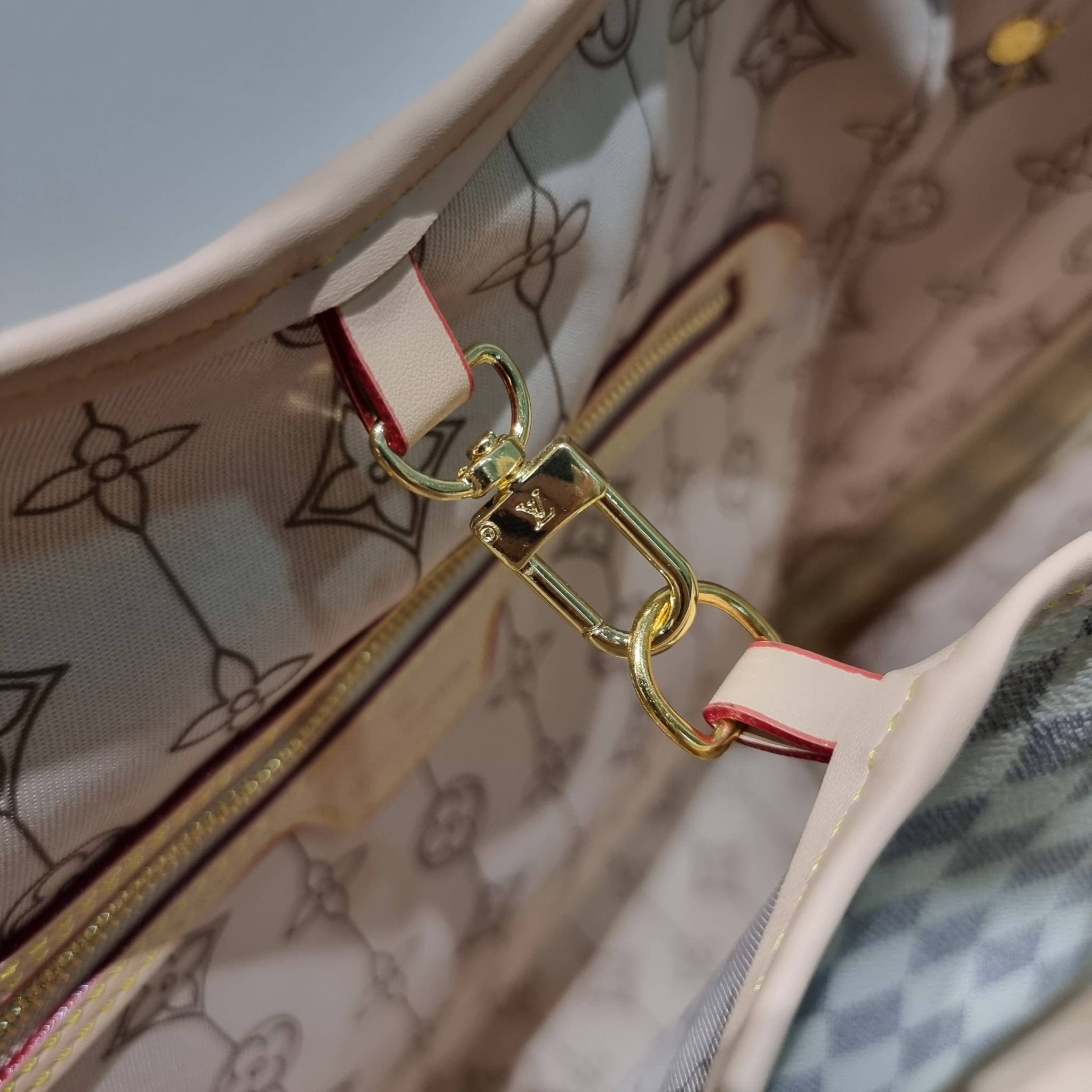 LV Neverfull MM Damier Azur คอลเล็คชั่น Spring Nautical / LV 2IN1 TOTE SET WITH NAUTICAL PRINT ดีไซน์ใหม่ต้อนรับฤดูร้อน กับกระเป๋าสะพายไหล่ใบใหญ่ทรง tote มาพร้อมใบลูก คลาสสิคที่สุด เป็นอีกรุ่นที่มีคนใช้เยอะมากๆ โทนสีละมุน